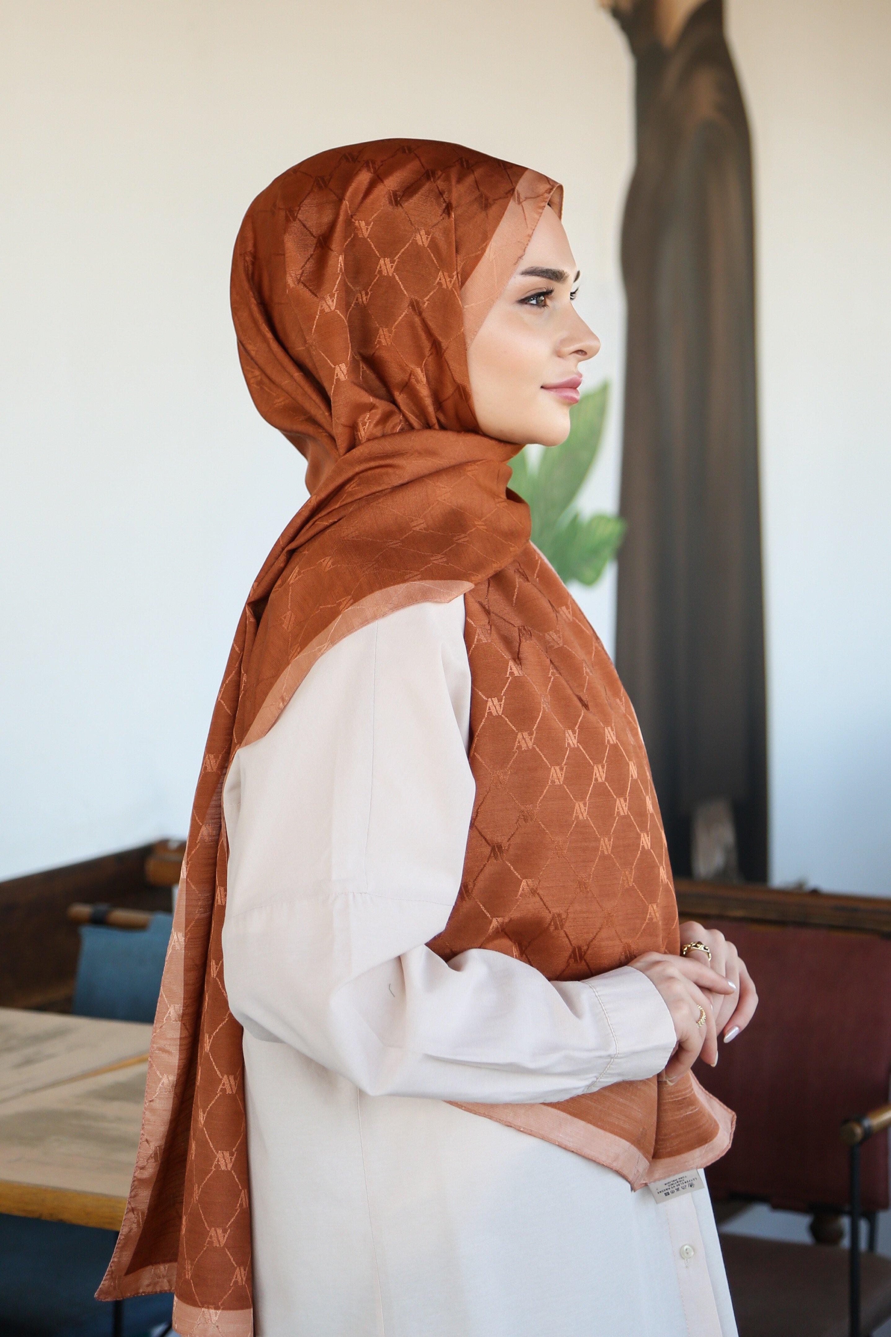 Armine Trend Monogram Şal 2