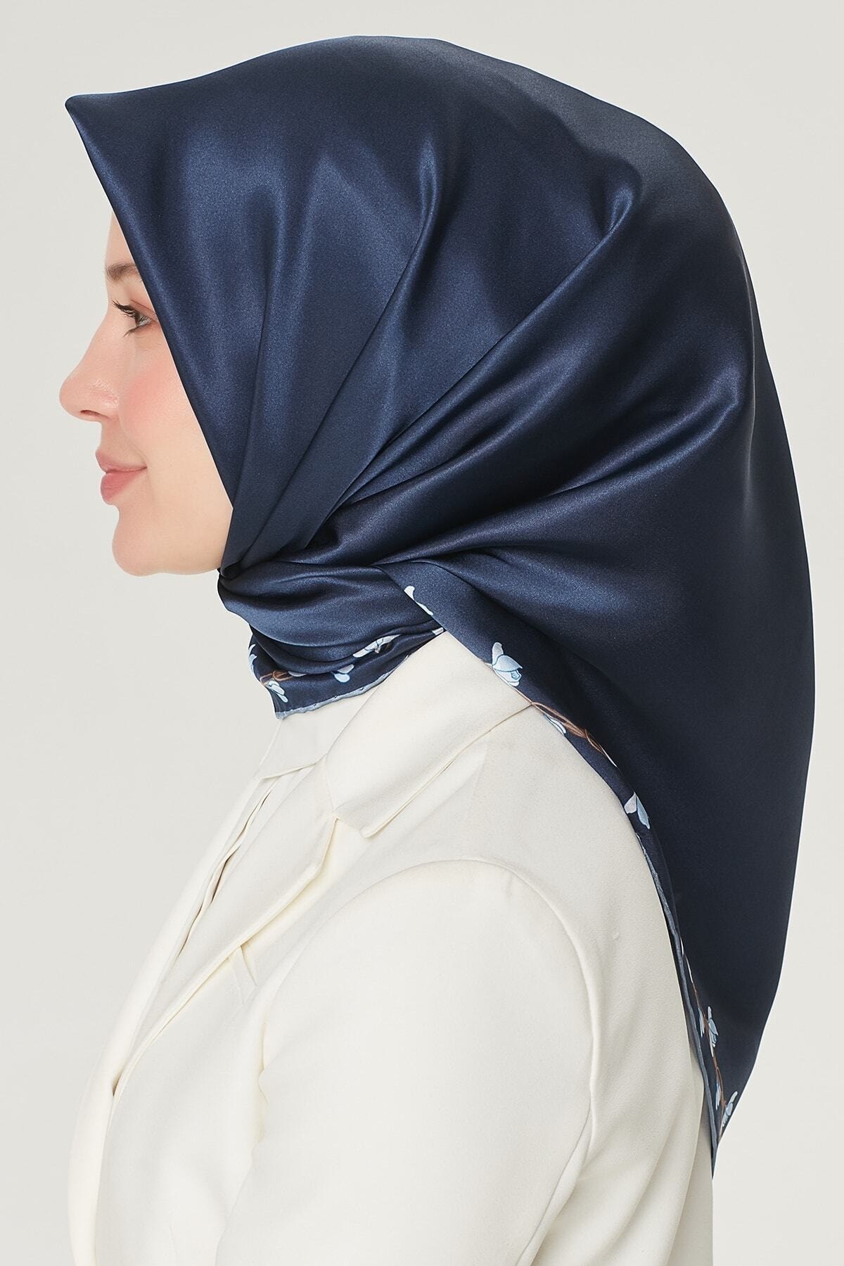 Armine Nostalji Serisi İpek Twill Eşarp 8553D-80