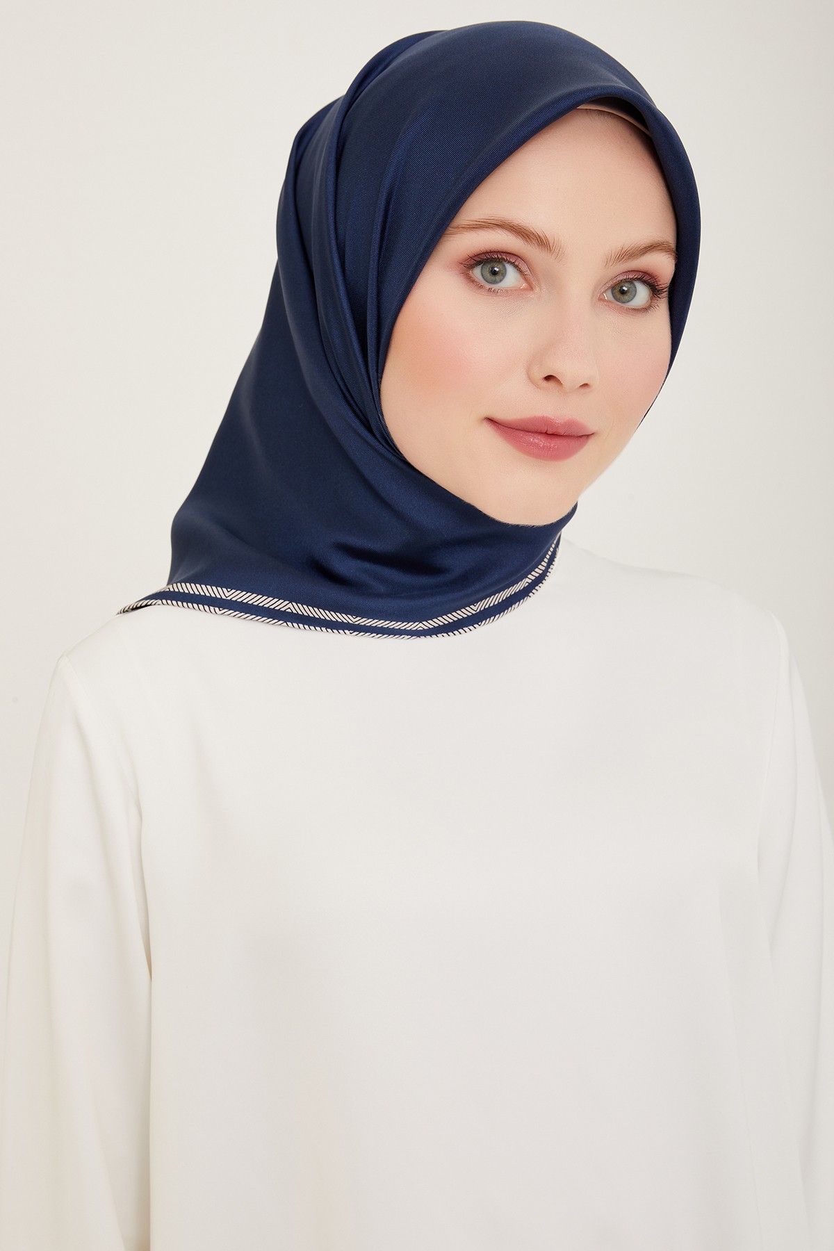 Belli Twill İpek Eşarp 4009D - Lacivert-12