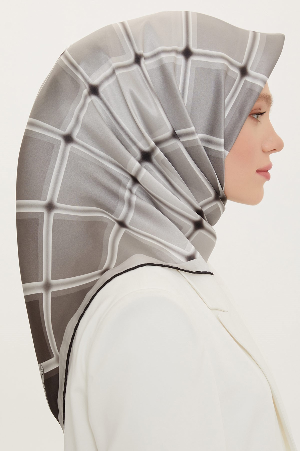 Armine Yeni Sezon 2022 İlkbahar Yaz Serisi %100 İPEK Twill Eşarp Modelleri Tesettür Nağme Ürünü 8738D-32