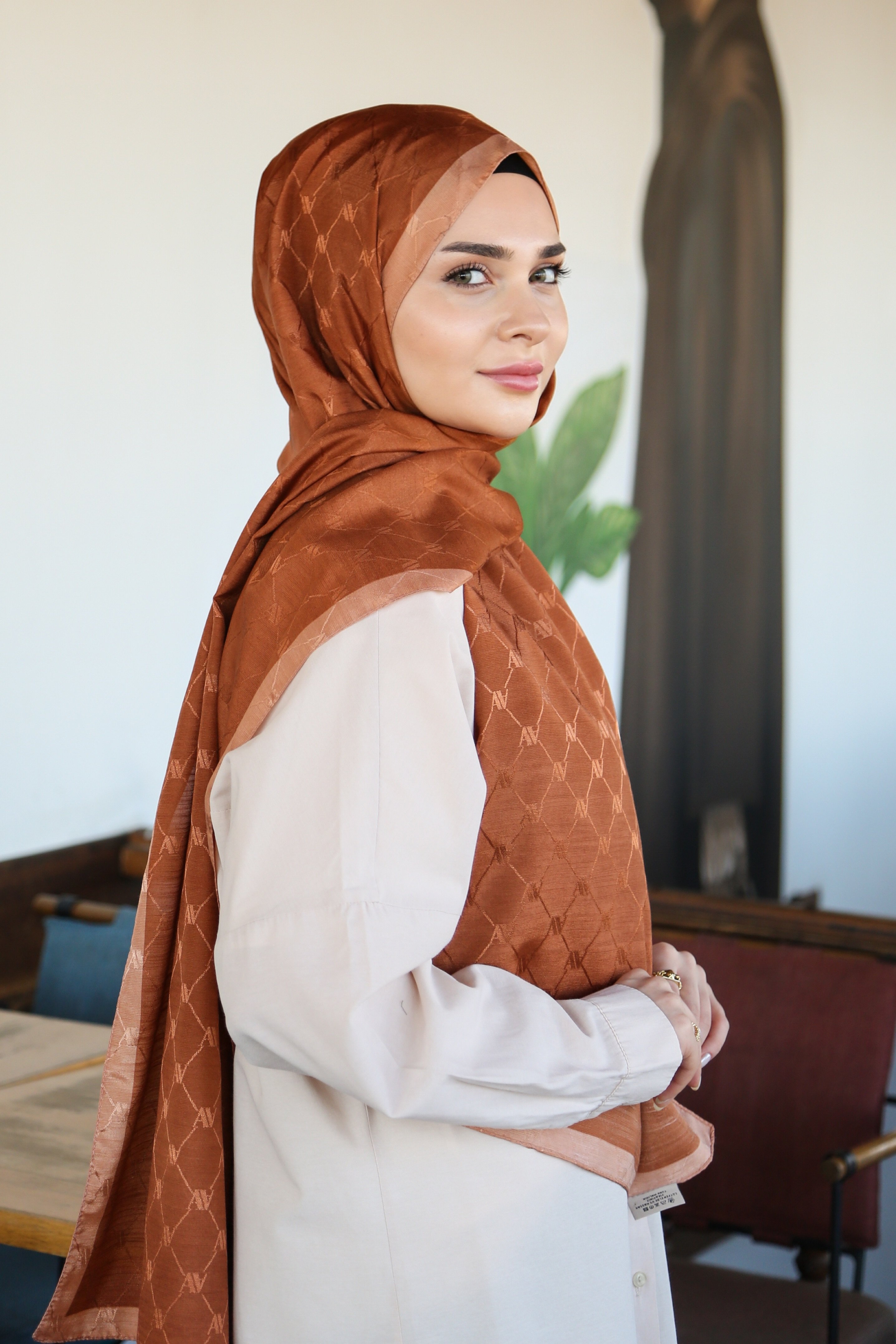 Armine Trend Monogram Şal 2