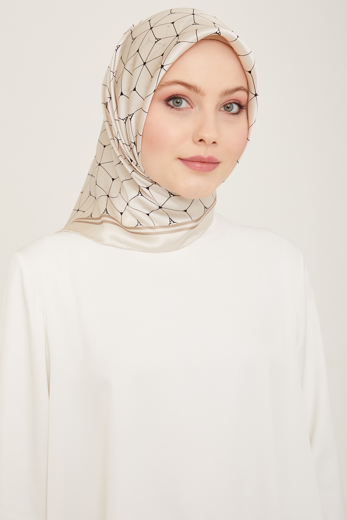 Armine Nostalji Serisi İpek Sura Eşarp 9166DS-01