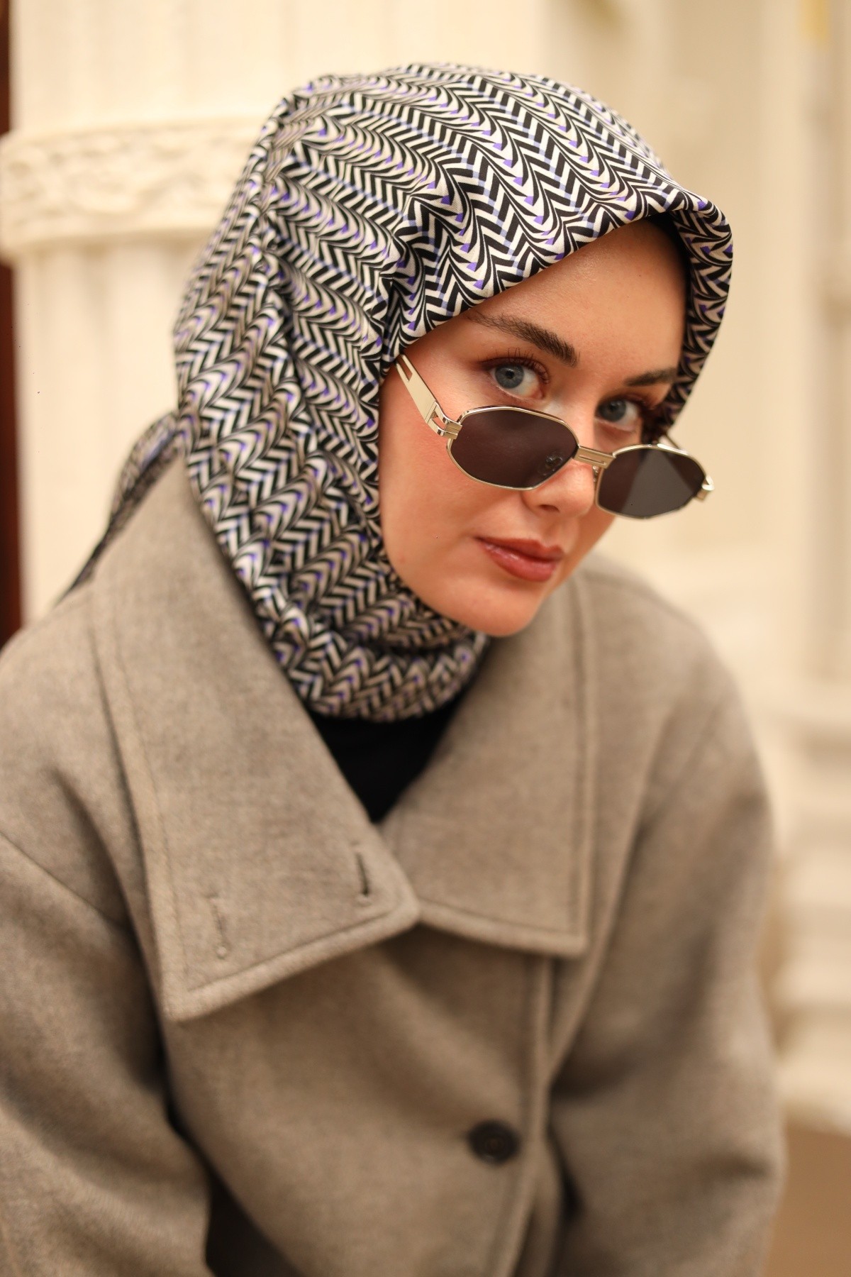 MOR-SİYAH