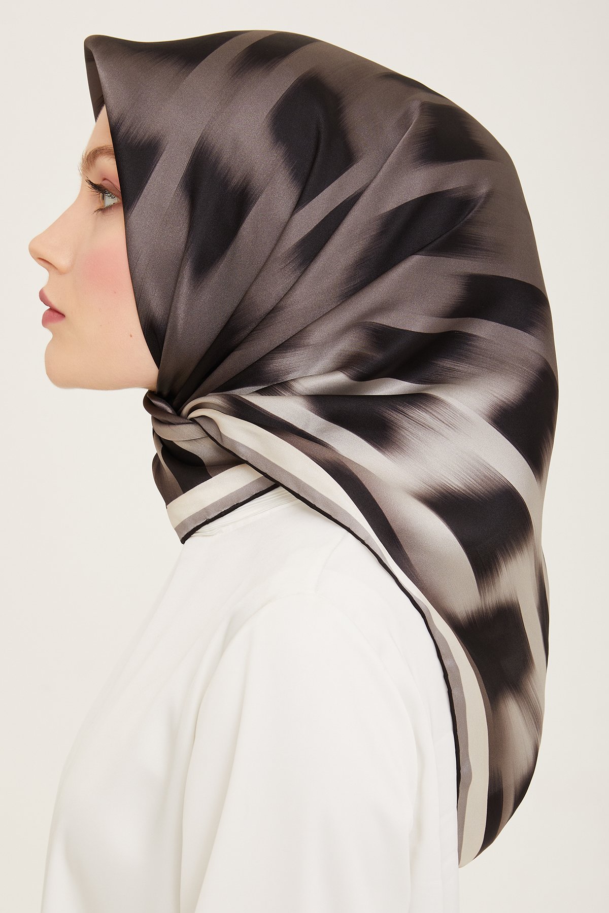 Armine Nostalji Serisi Twill İpek Eşarp 9155D-02