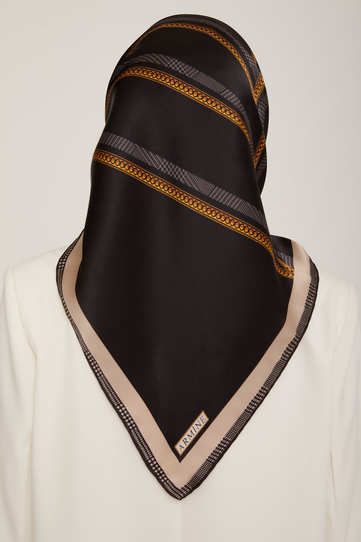 Armine Nostalji Serisi Twill İpek Eşarp 8833D-09 - SİYAH-GOLD