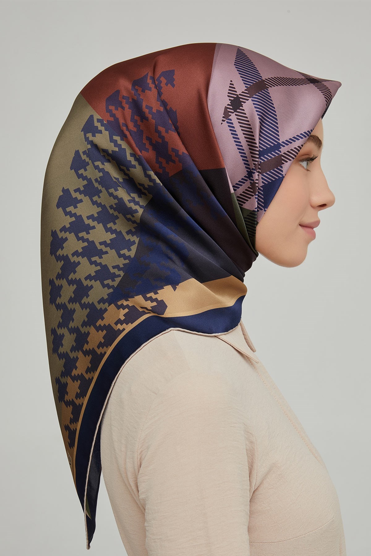 Armine Nostalji Serisi İpek Twill Eşarp 8620D-39