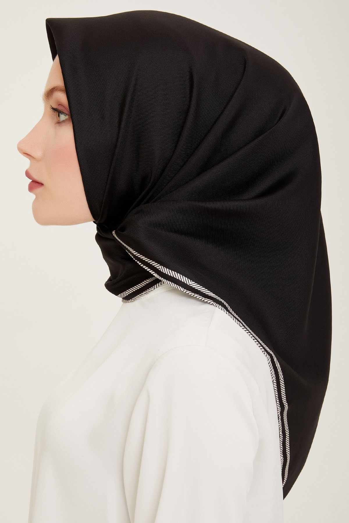 Belli Twill İpek Eşarp 4009D - Siyah-11
