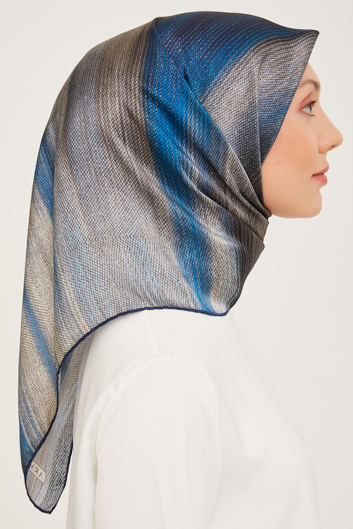Armine Nostalji Serisi Twill İpek Eşarp 9017D-05