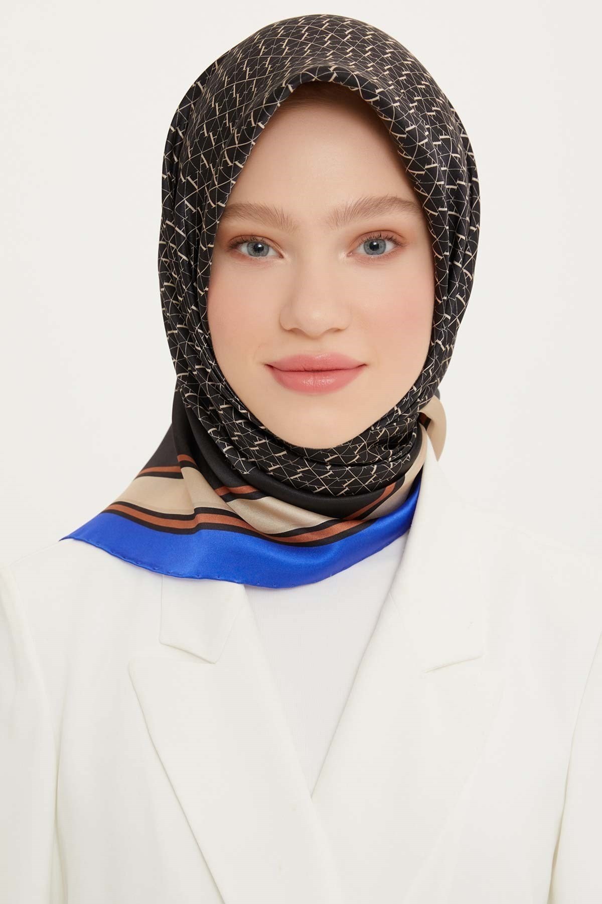 Armine Nostalji Serisi İpek Twill Eşarp 8724D-38