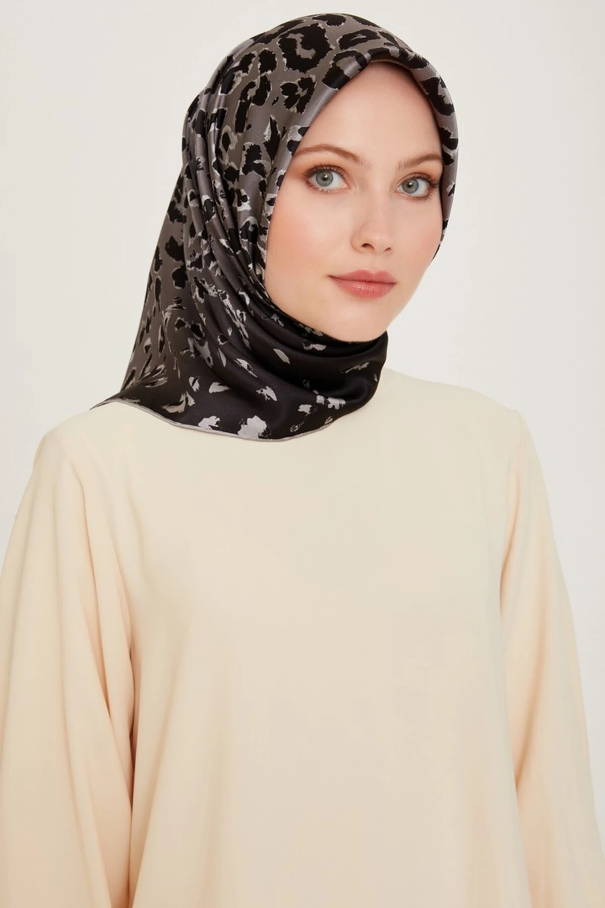 Armine Nostalji Serisi Twill İpek Eşarp 9249D-38