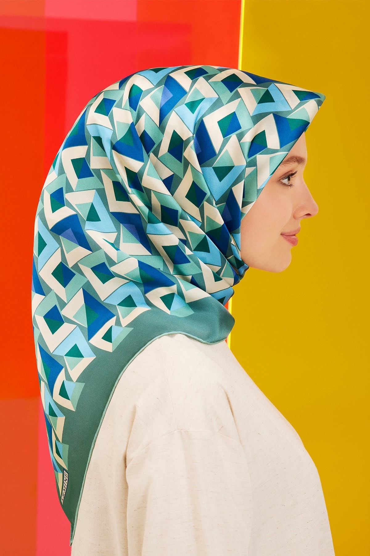 Armine Nostalji Serisi İpek Twill Eşarp 8720D-06