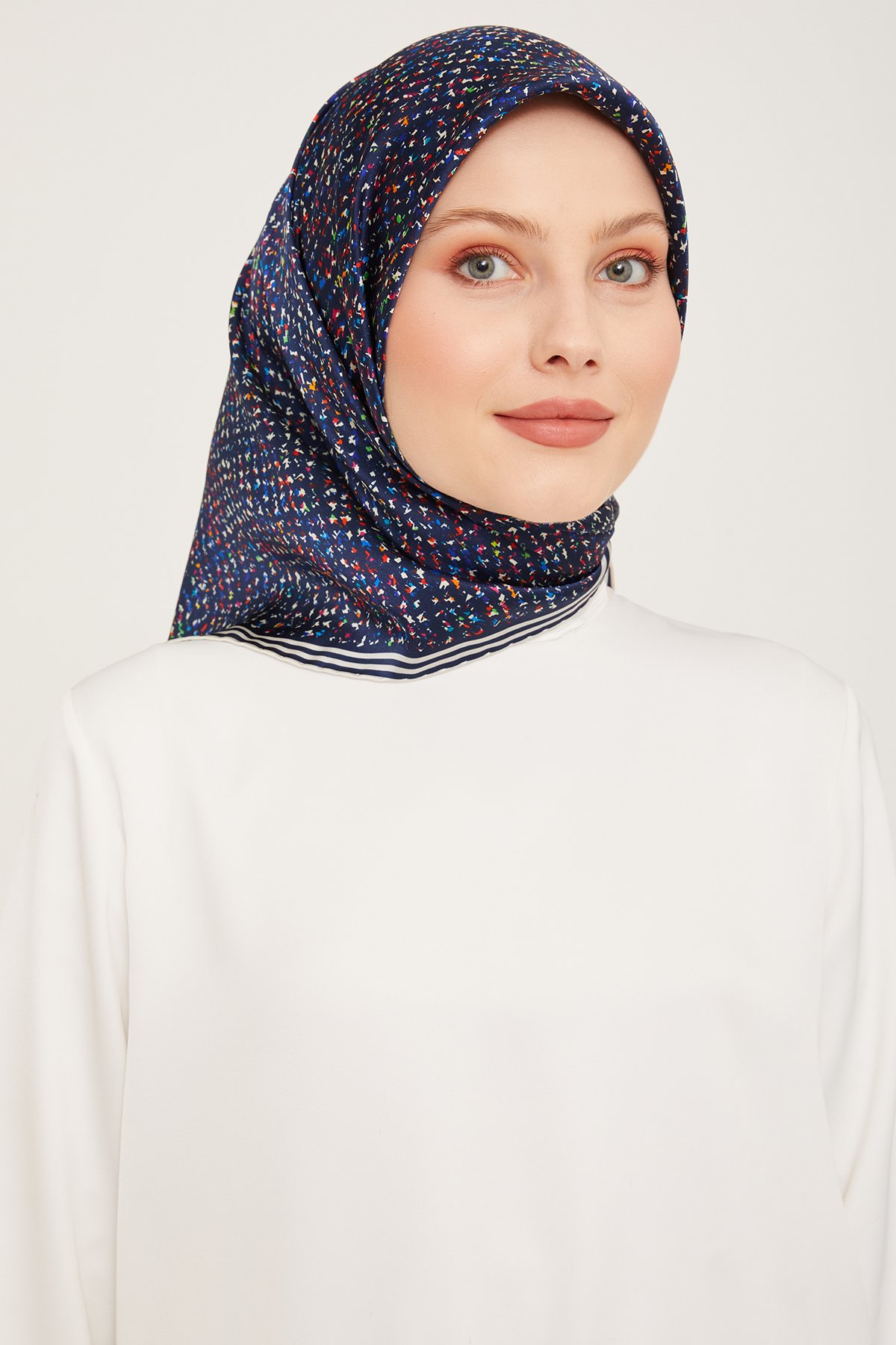 Armine Nostalji Serisi İpek Twill Eşarp 9013D-10