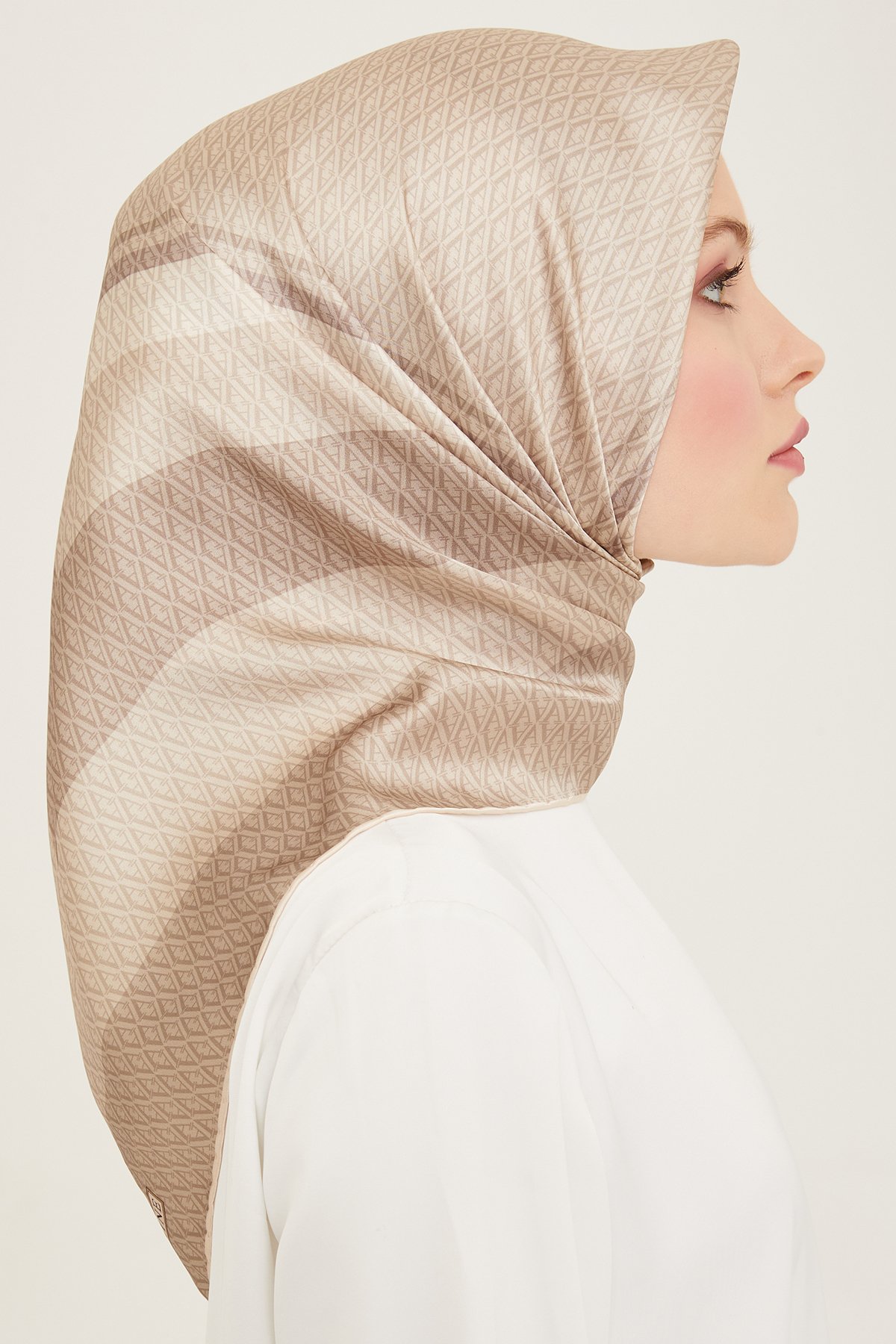 Armine Nostalji Serisi İpek Twill Eşarp 9111D-08