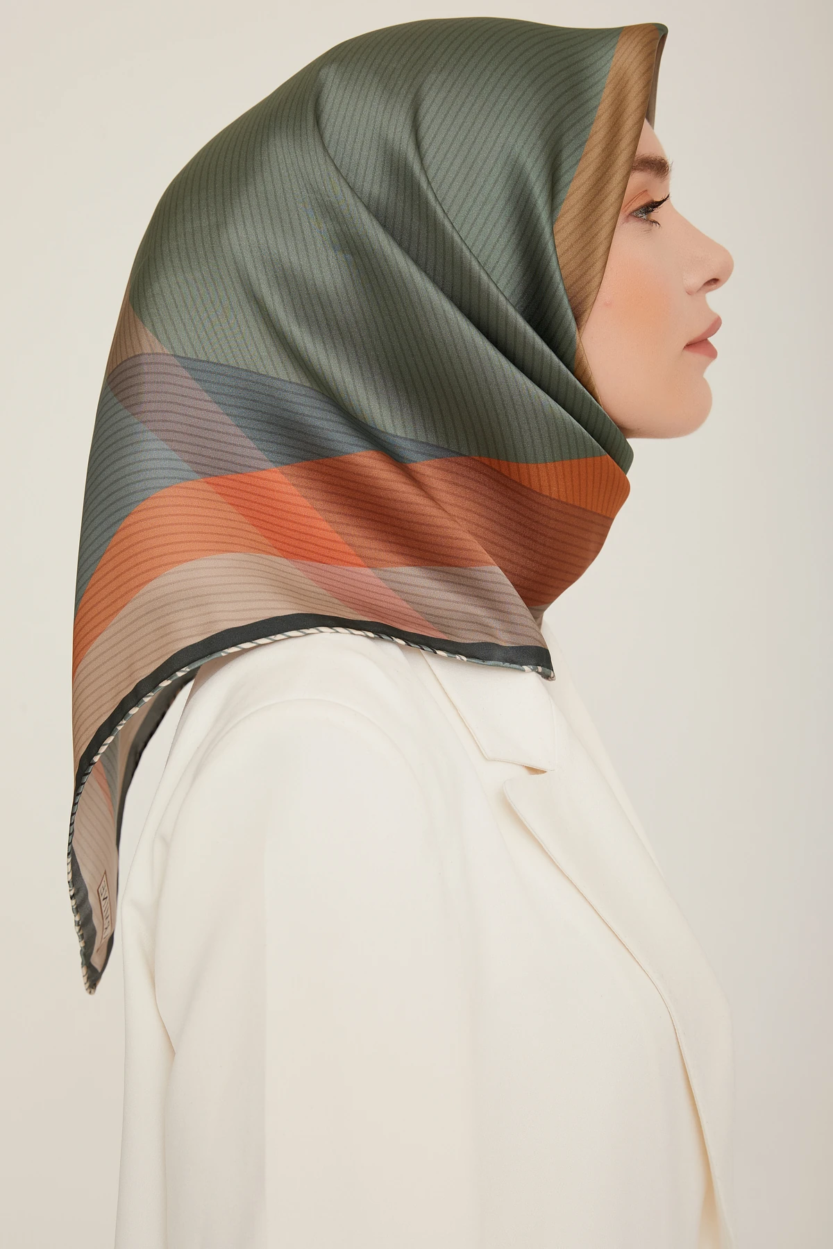 Nostalji Serisi Sura İpek Eşarp 8836DS