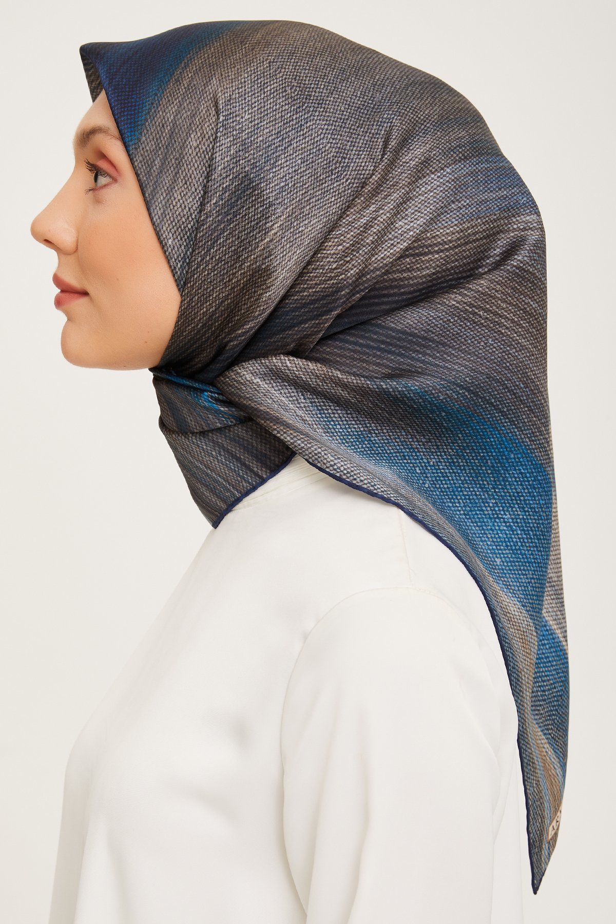 Armine Nostalji Serisi Twill İpek Eşarp 9017D-05