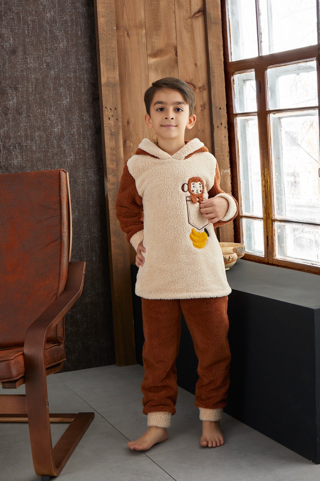 Faryakids Kapüşonlu Polar Manşetli Erkek Çocuk Peluş Pijama Takımı