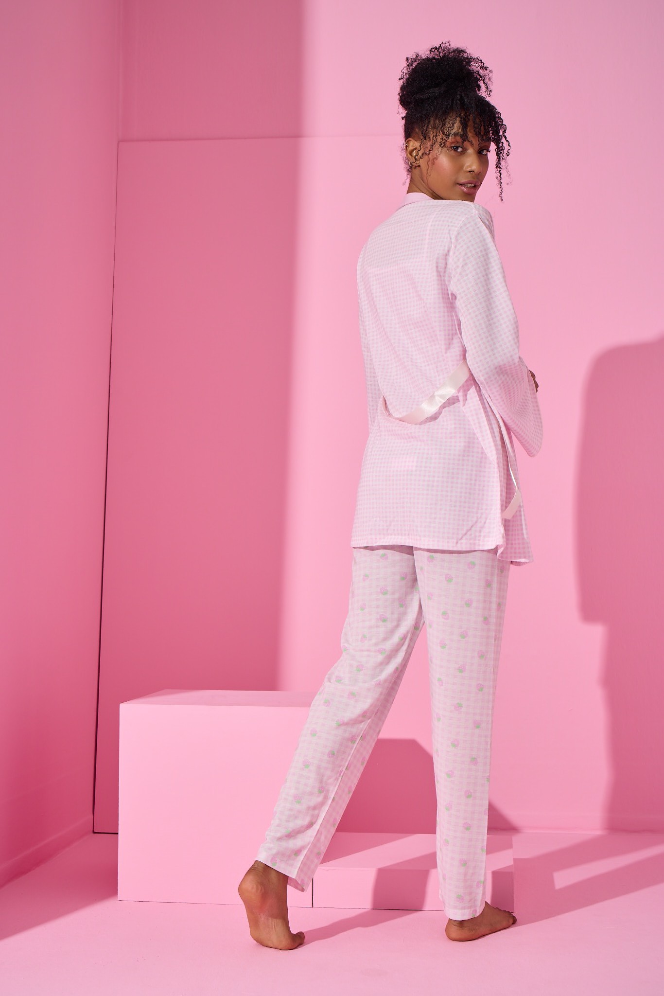 Dreamy Berry 3 Parça Kuşaklı Sabahlıklı İp Askılı Pijama Takımı