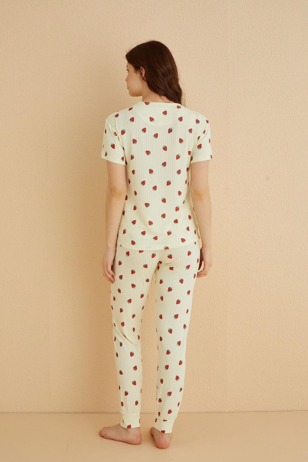 Dreamy İpeksi Kaşkorse Çilek Desenli Kısa Kollu Pijama Takımı