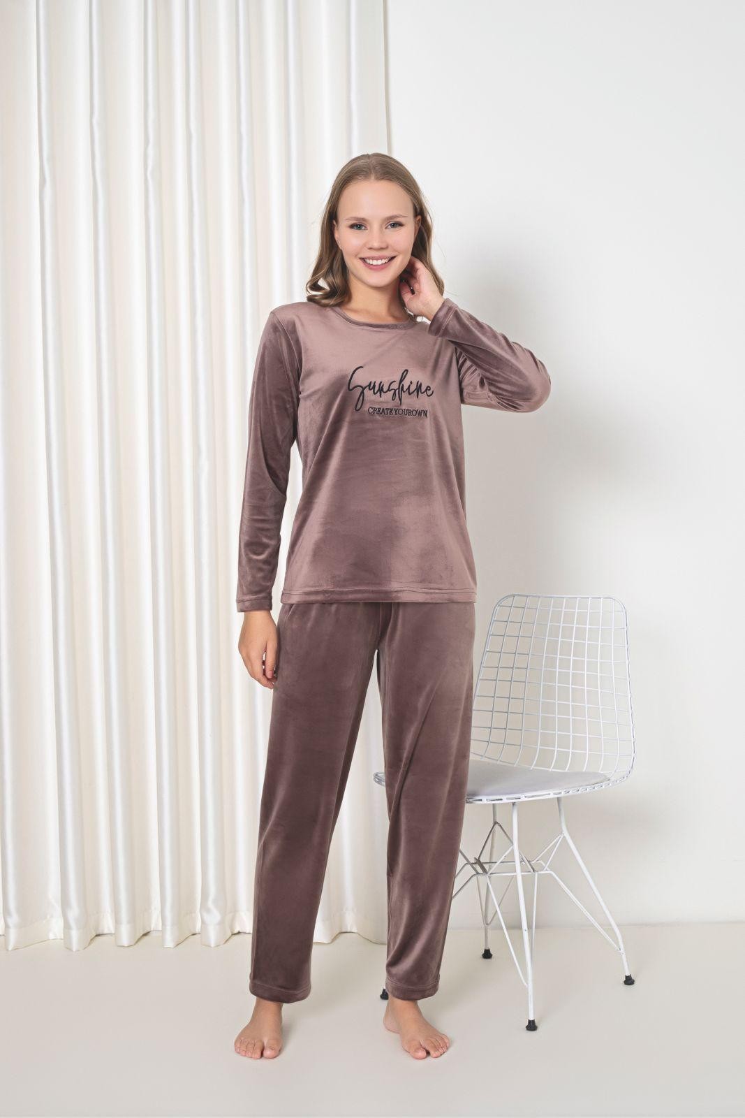 Luxury Velvet Fransız Kadife Yazı Detaylı Pijama Takımı - Kahverengi