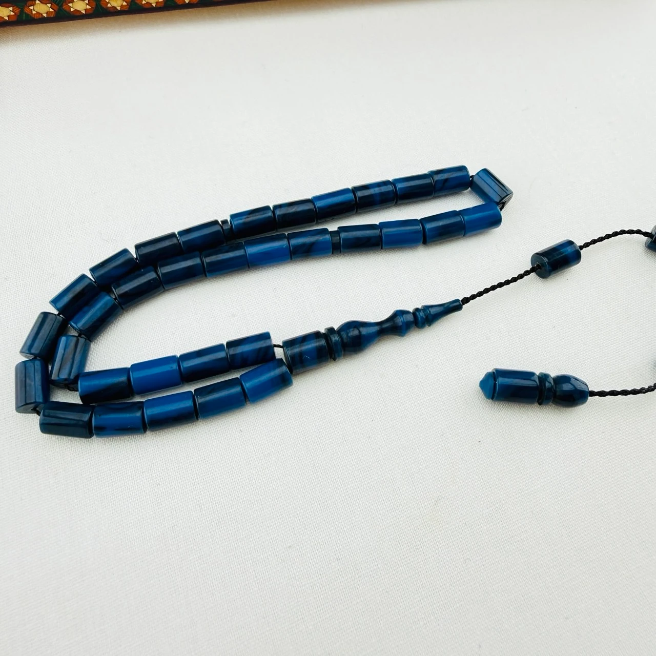 Usta İmzalı Batman Model Mavi Siyah Hareli Sıkma Kehribar Tespih | El Boyu Kesme