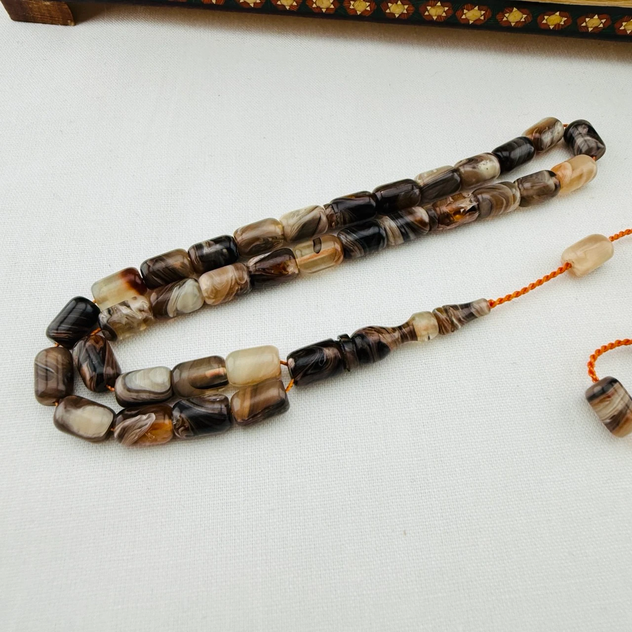 Halil Demirkol Usta İmzalı Multicolor (Çok Renkli) Sıkma Kehribar Tespih | El Boyu Kapsül Model