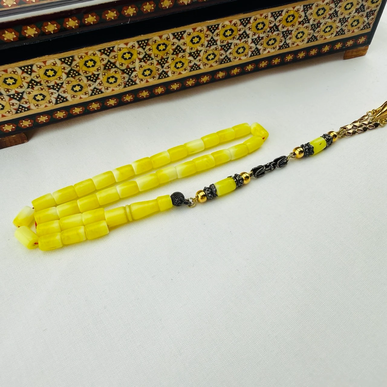 Usta İşi Sarı Hareli Kehribar Tespih | El Boyu Kesme Model, Özel Gümüş Kaplama