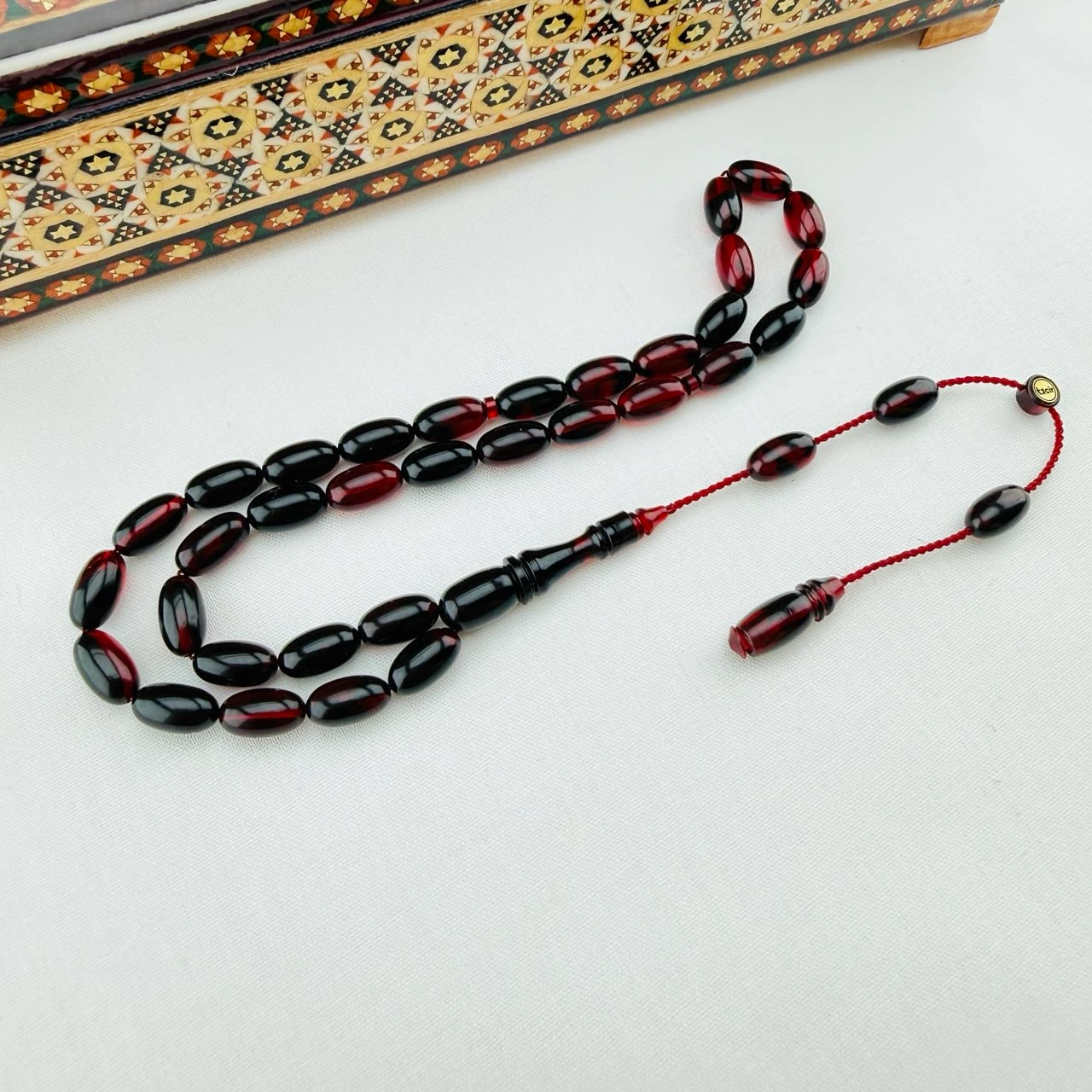 Usta İmzalı Kırmızı Siyah Hareli Sıkma Kehribar Tespih