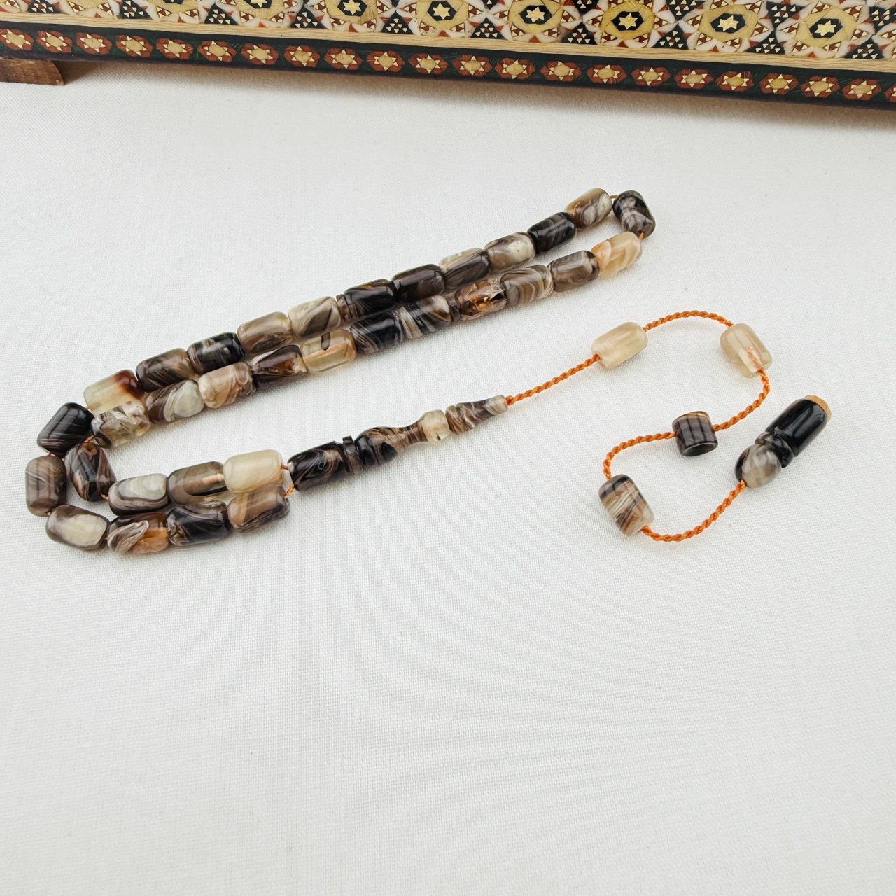 Halil Demirkol Usta İmzalı Multicolor (Çok Renkli) Sıkma Kehribar Tespih | El Boyu Kapsül Model