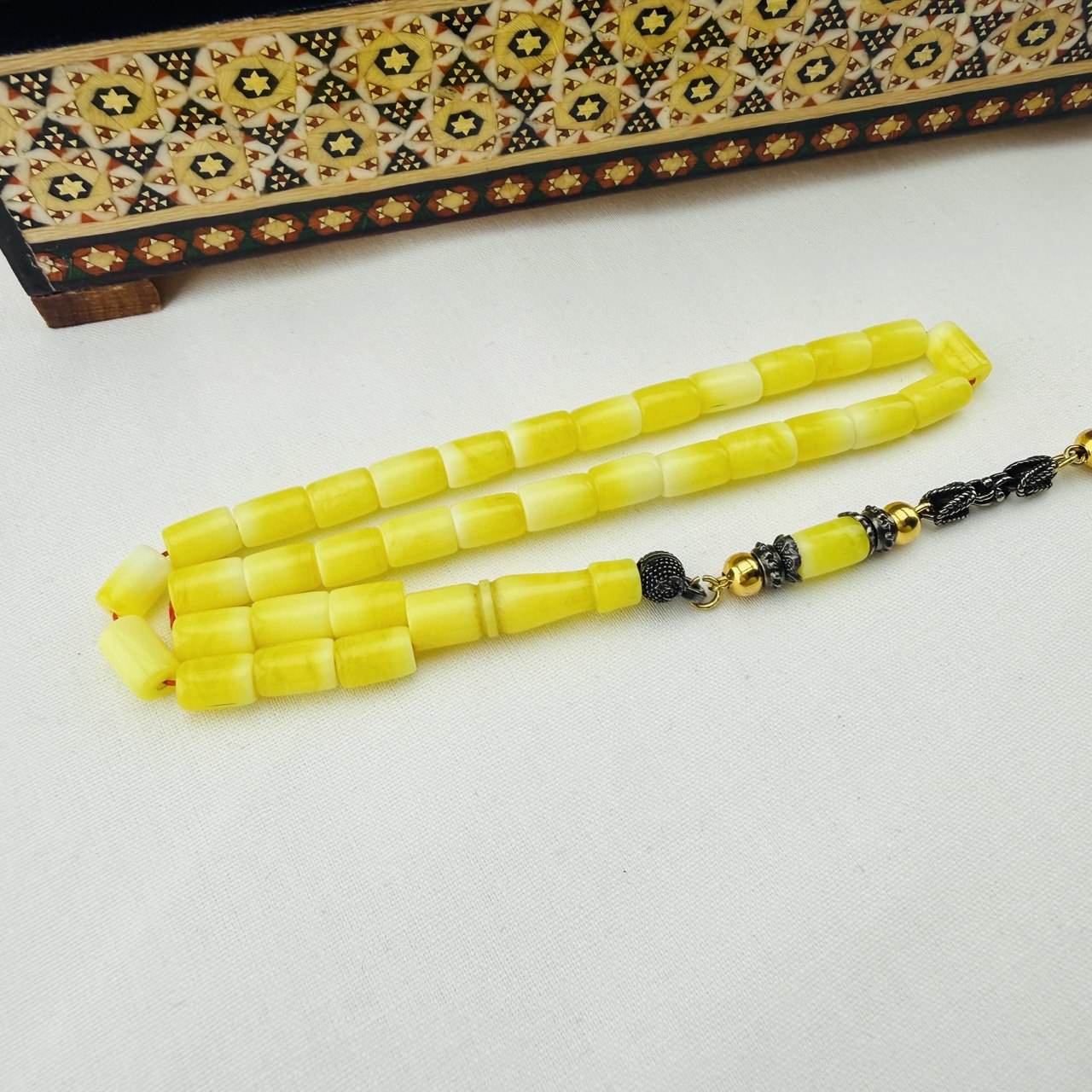 Usta İşi Sarı Hareli Kehribar Tespih | El Boyu Kesme Model, Özel Gümüş Kaplama