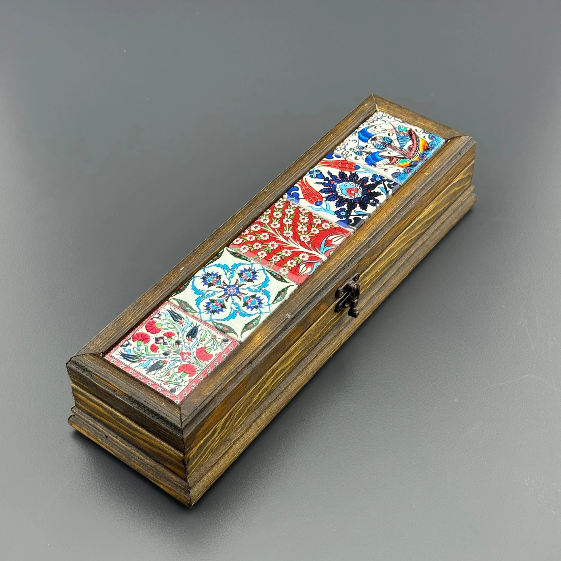 Üzeri Çini Motifli Ahşap Hediye Kutusu