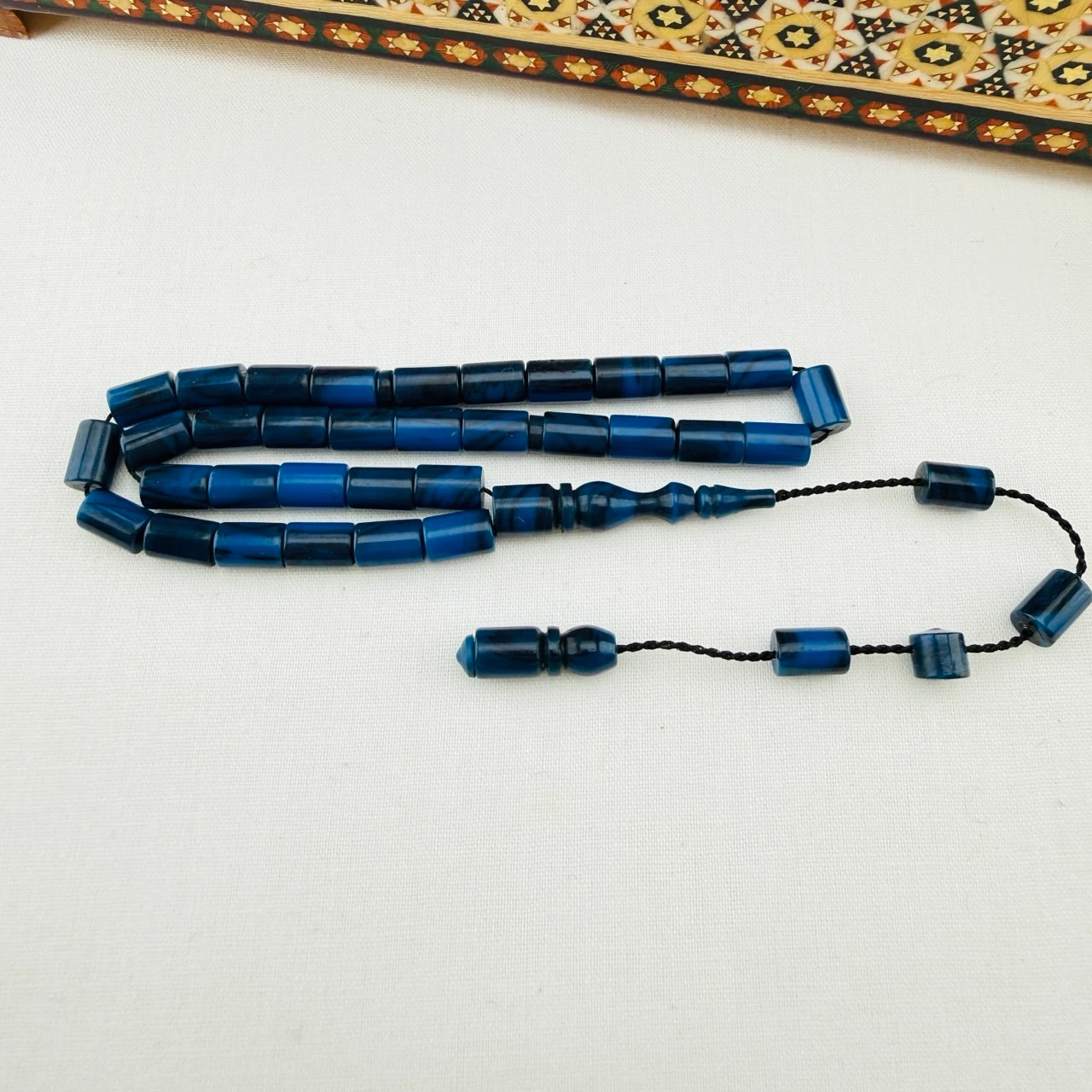 Usta İmzalı Batman Model Mavi Siyah Hareli Sıkma Kehribar Tespih | El Boyu Kesme