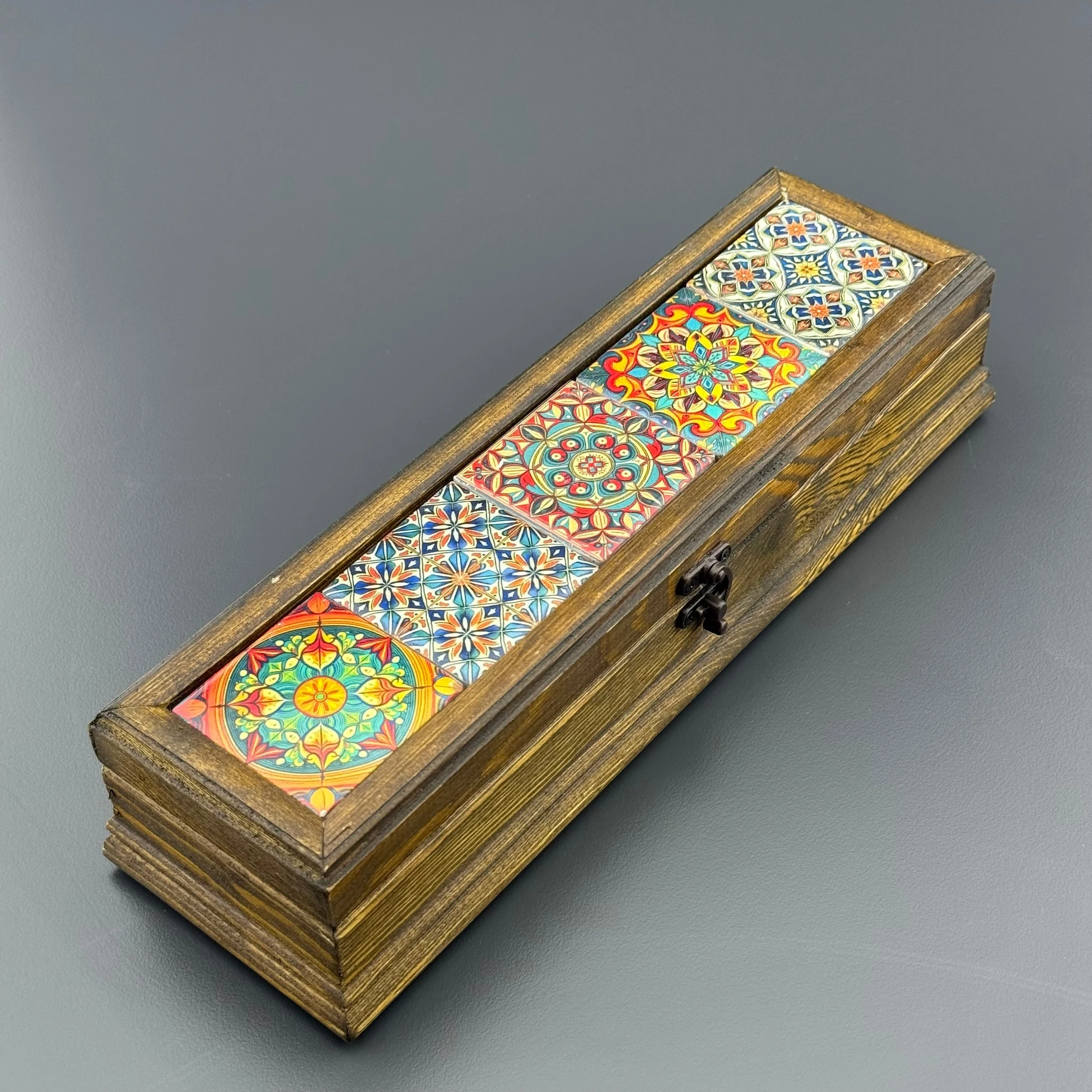 Üzeri Çini Motifli Ahşap Hediye Kutusu