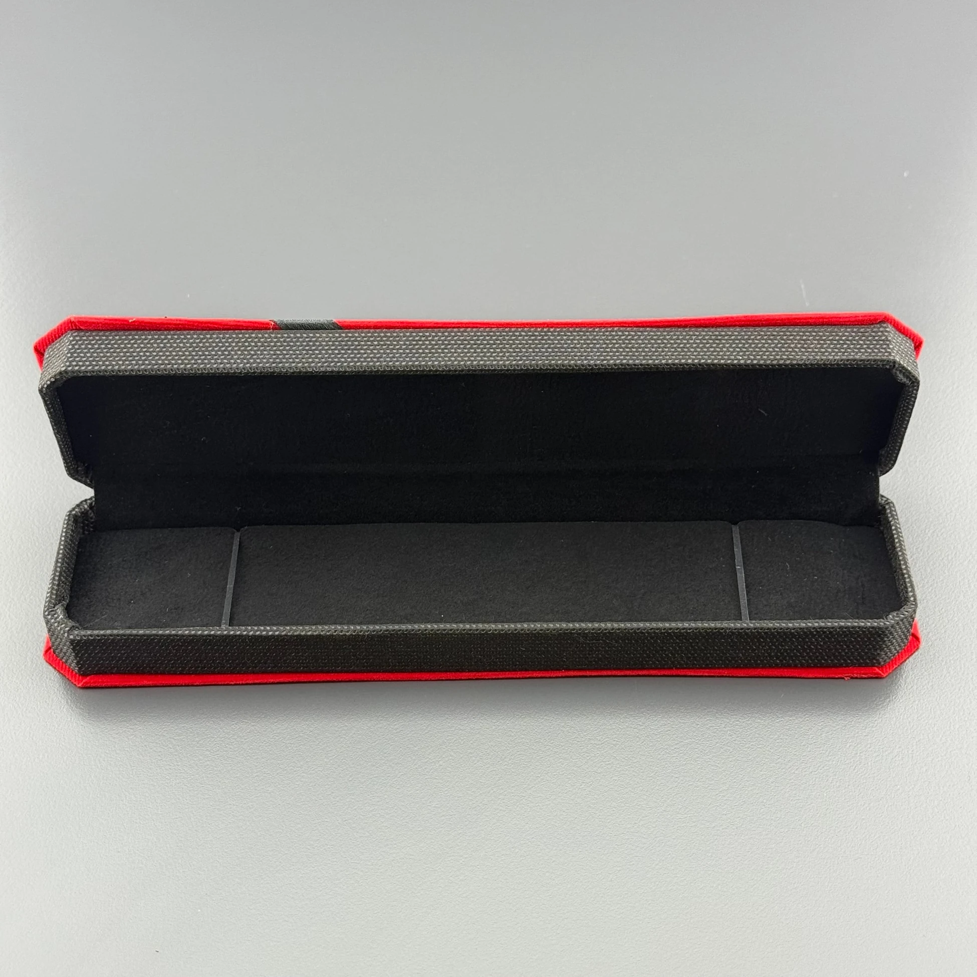 Kurdele Detaylı Kırmızı Kadife Tesbih Kutusu