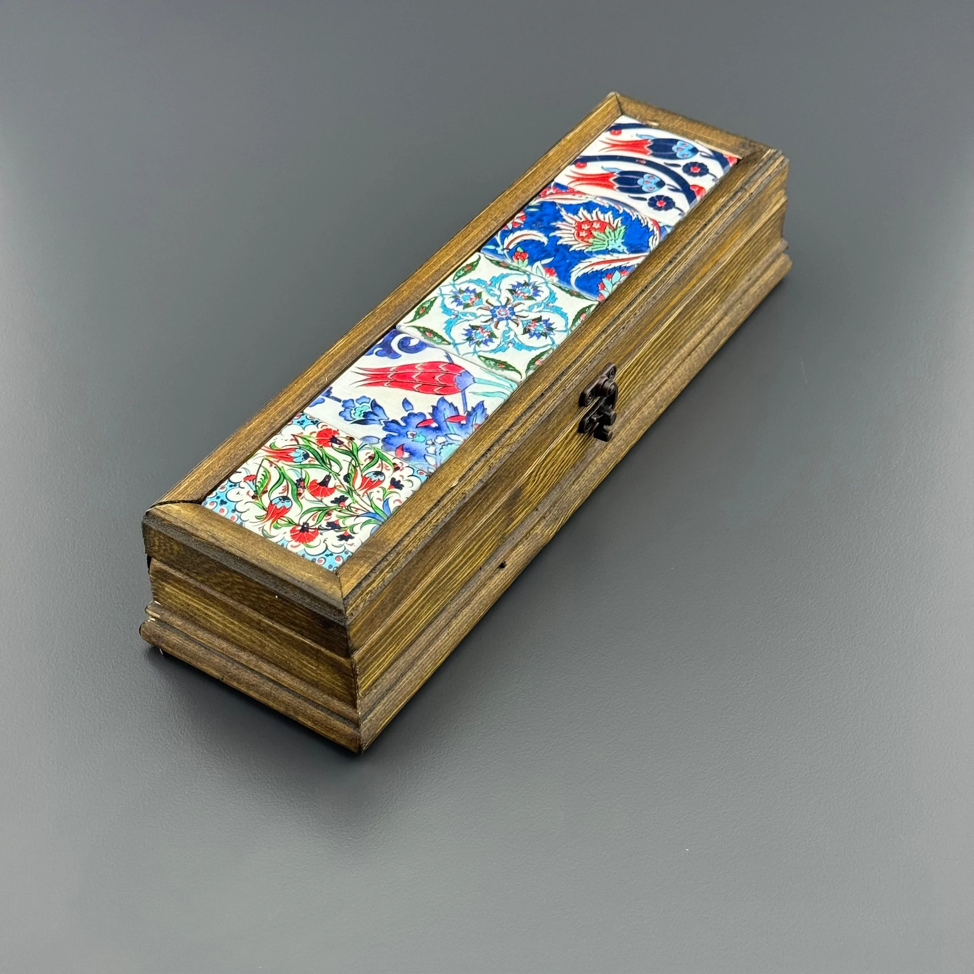 Üzeri Çini Motifli Ahşap Hediye Kutusu