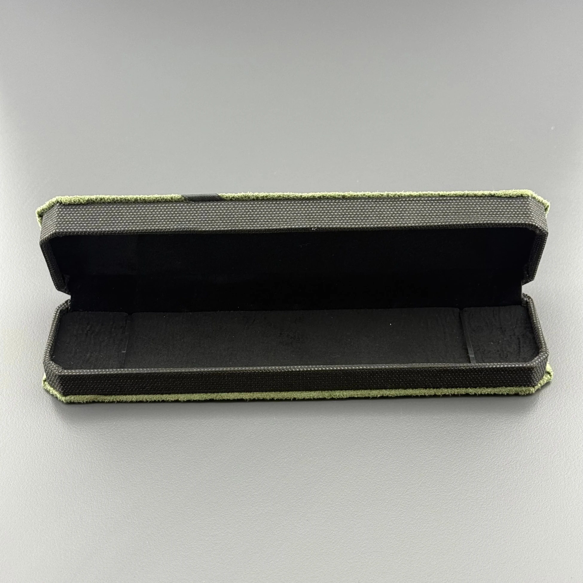 Kurdele Detaylı Haki Rengi Kadife Tesbih Kutusu