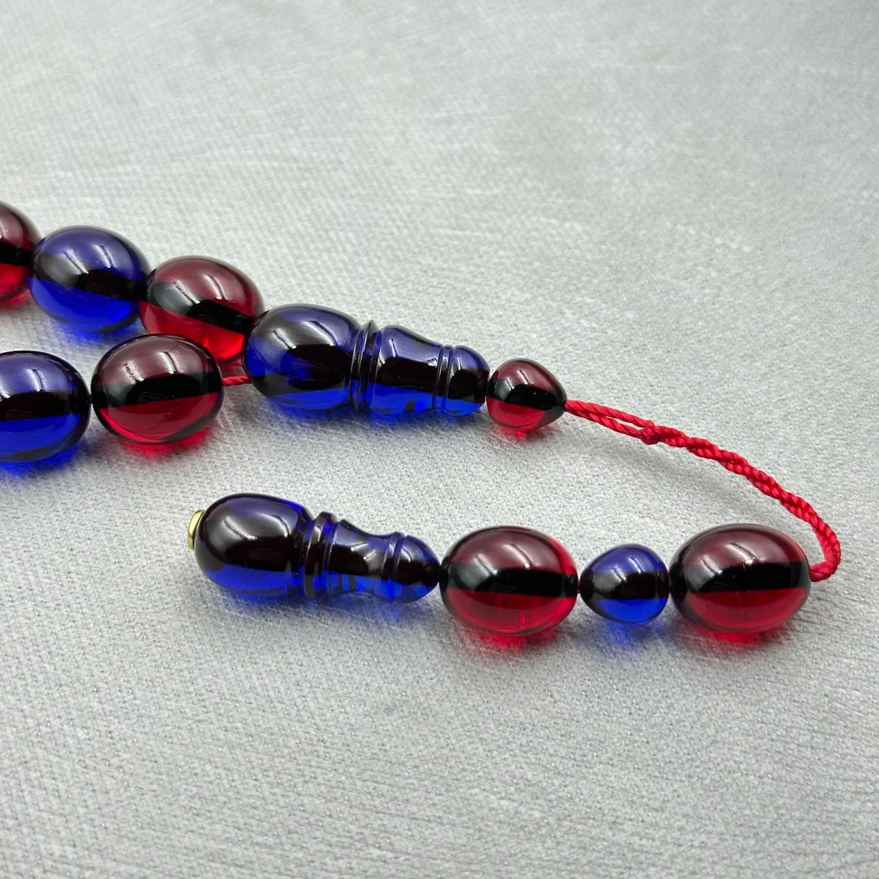 Bordo Mavi Maskot-Efe Ateş Kehribar Tespih (Bülbül Atölye)