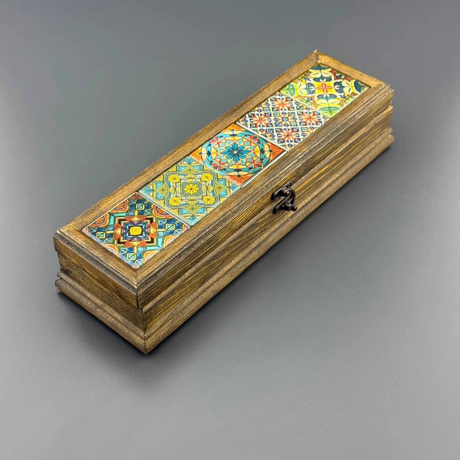 Üzeri Çini Motifli Ahşap Hediye Kutusu