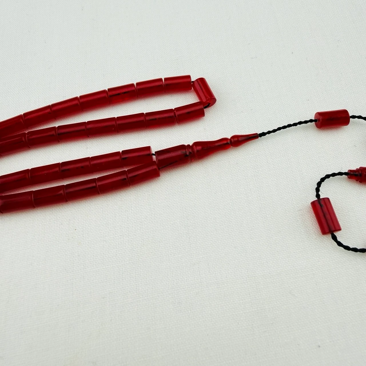 Usta İmzalı Kırmızı Hareli Sıkma Kehribar Tespih | El Boyu Kesme Model