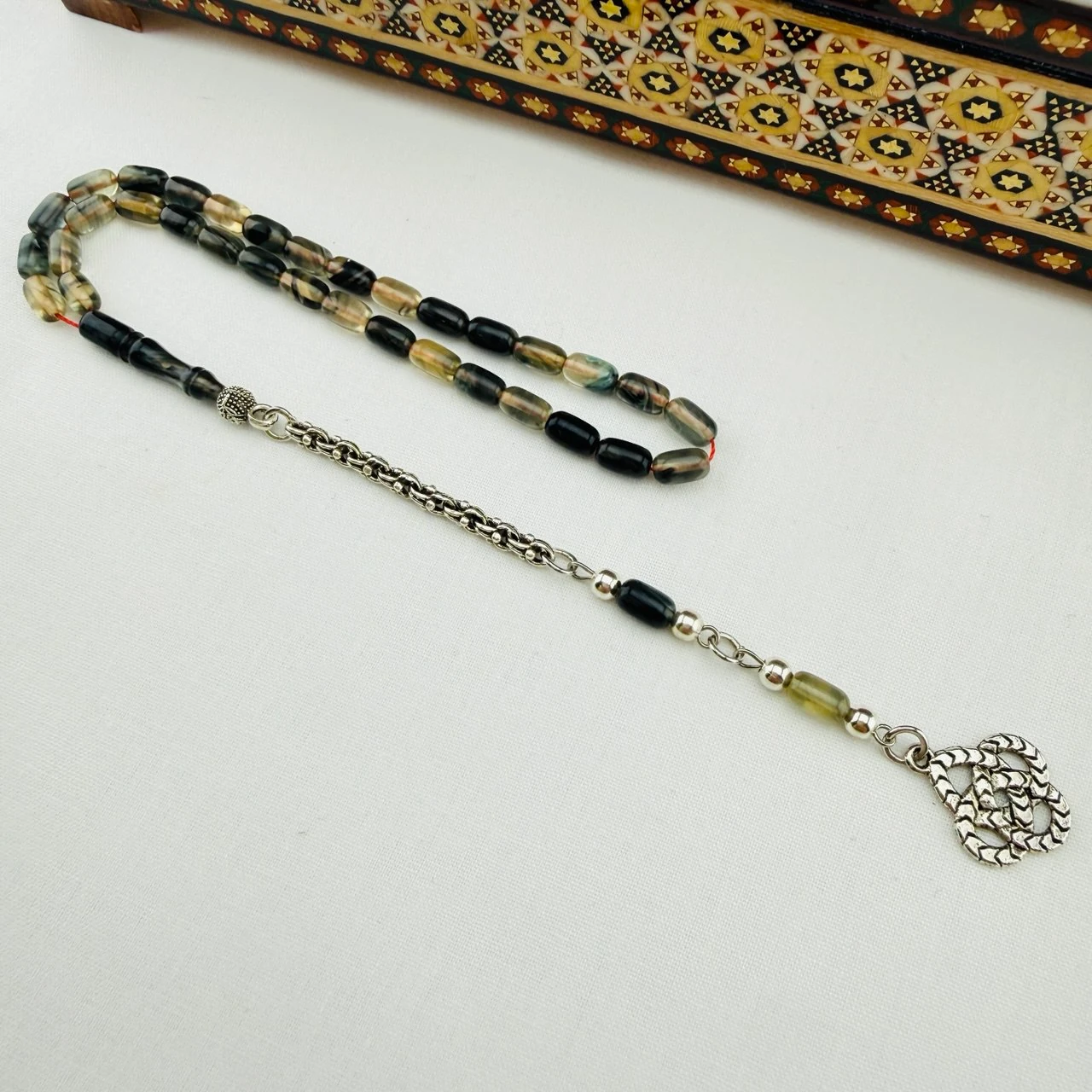 Usta İşi Koyu Gri Hareli Ateş Kehribar Tespih  Bilek Boyu ve Gümüş Püsküllü