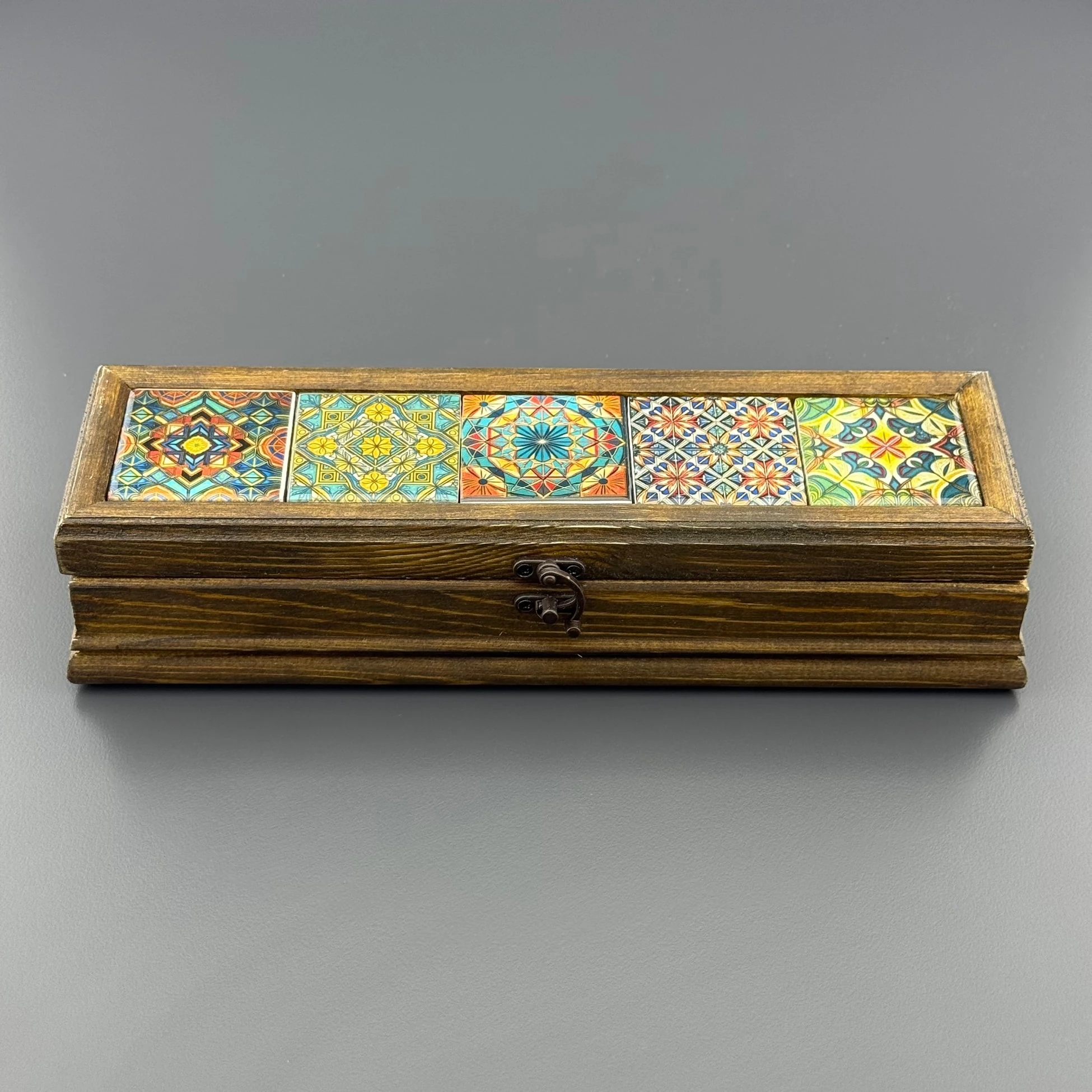 Üzeri Çini Motifli Ahşap Hediye Kutusu