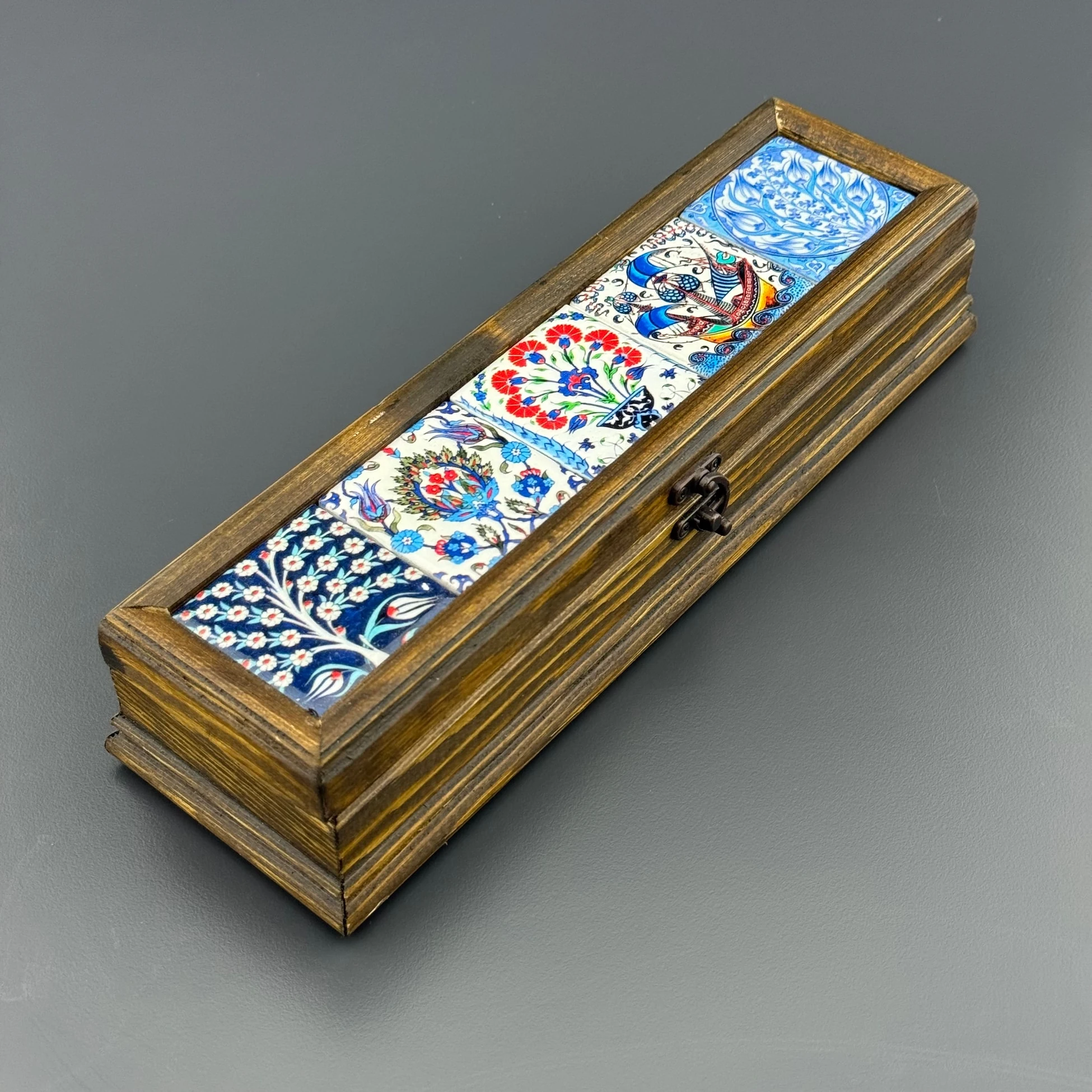 Üzeri Çini Motifli Ahşap Hediye Kutusu