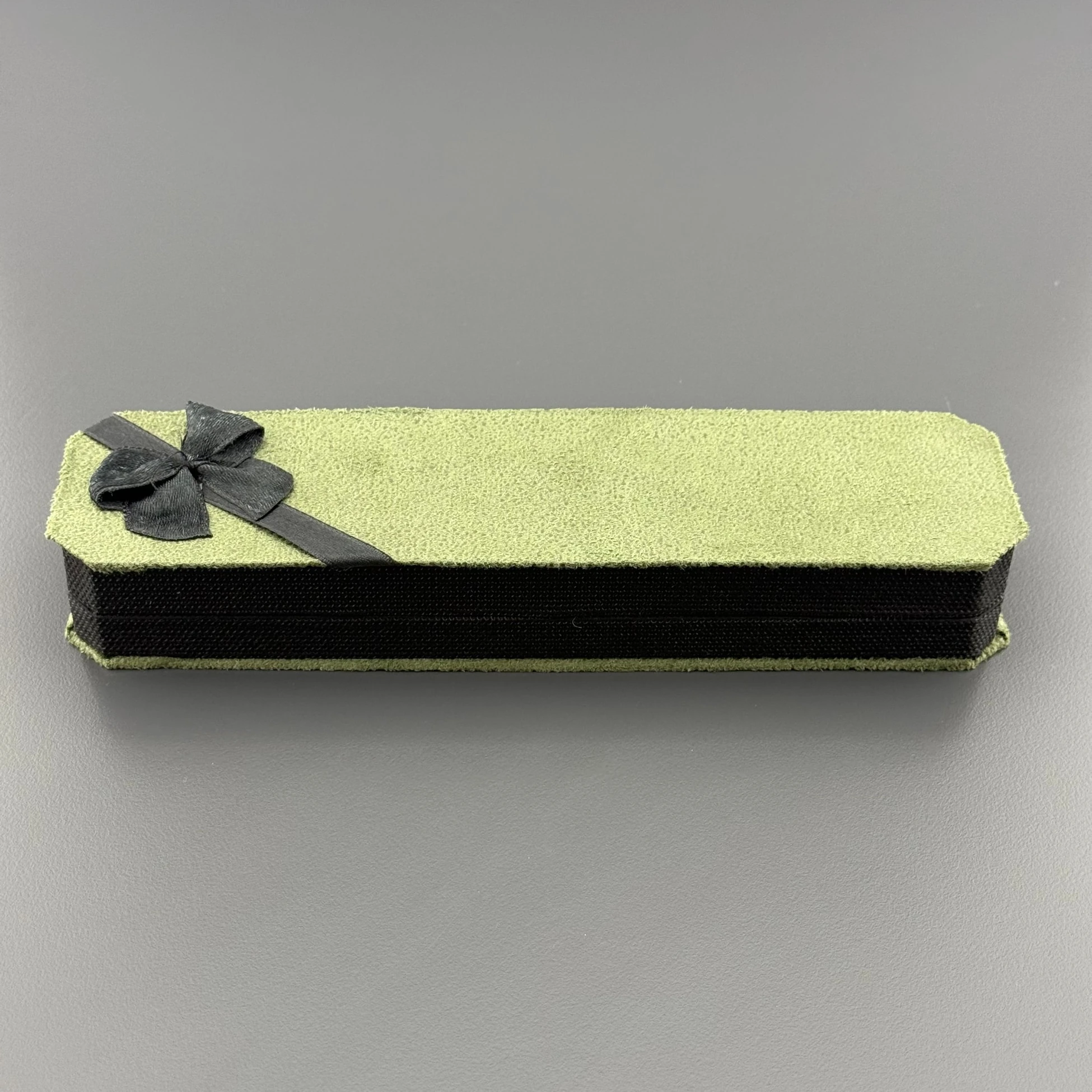 Kurdele Detaylı Haki Rengi Kadife Tesbih Kutusu