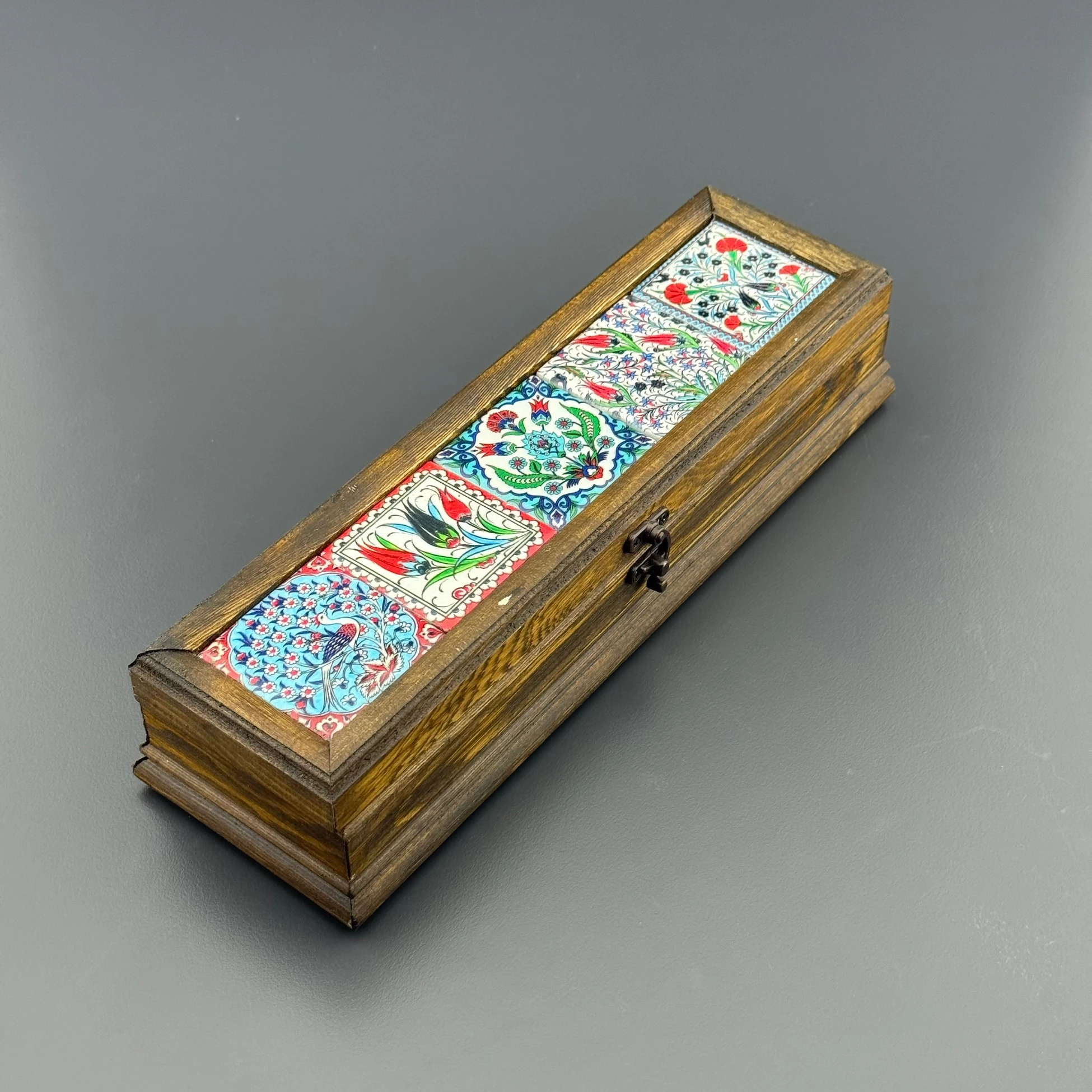 Üzeri Çini Motifli Ahşap Hediye Kutusu