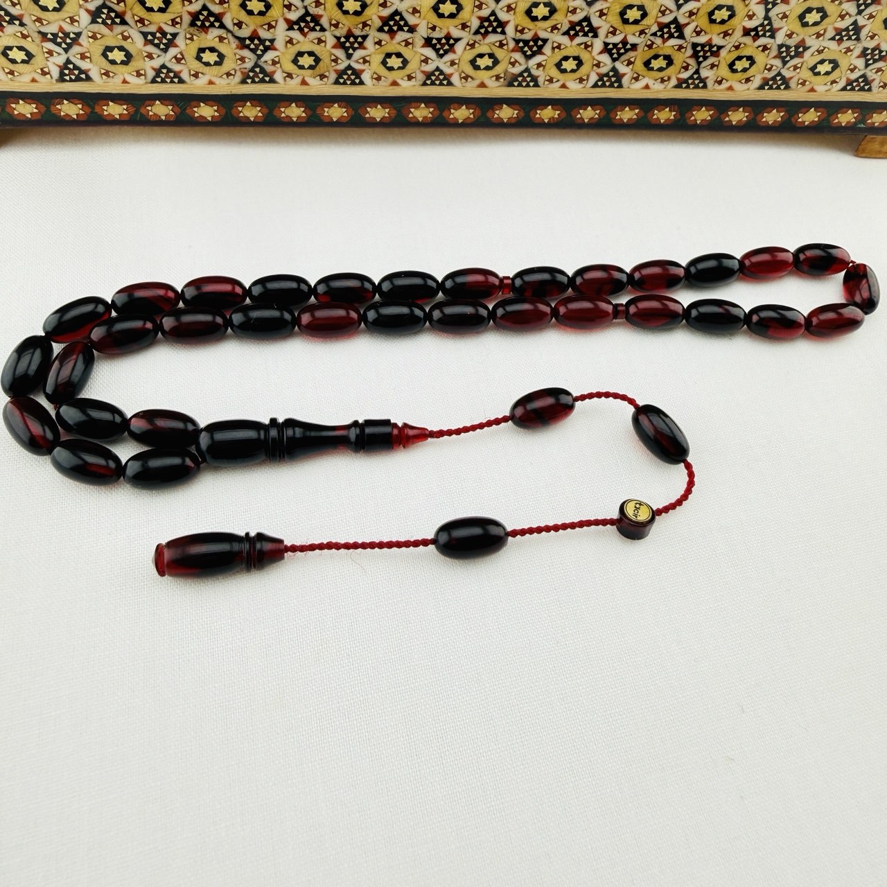 Usta İmzalı Kırmızı Siyah Hareli Sıkma Kehribar Tespih