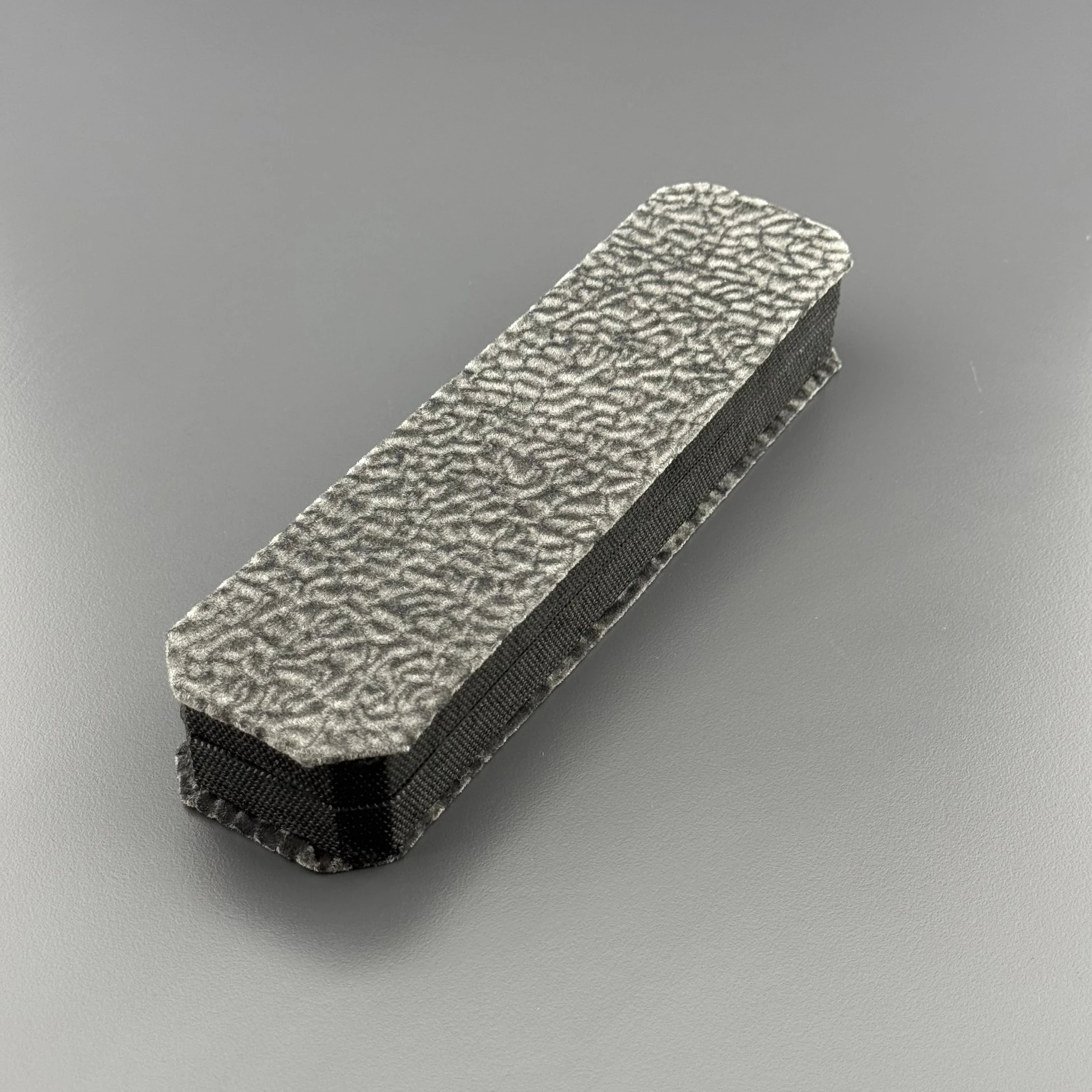 Gri Leopar Desenli Siyah Kadife Tesbih Kutusu