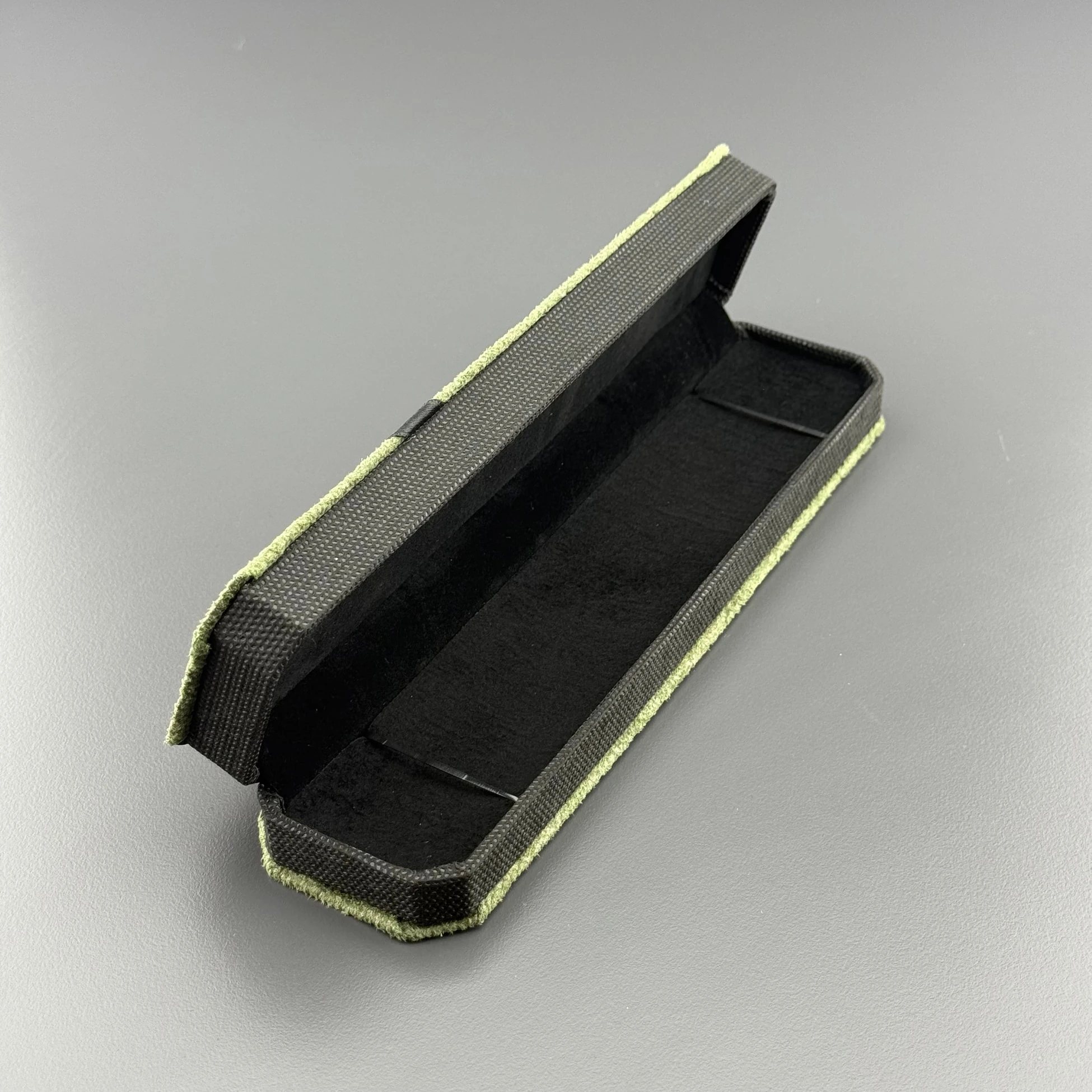 Kurdele Detaylı Haki Rengi Kadife Tesbih Kutusu