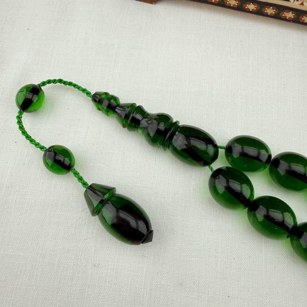 Zümrüt Yeşili Ateş Kehribar Efe Maskot