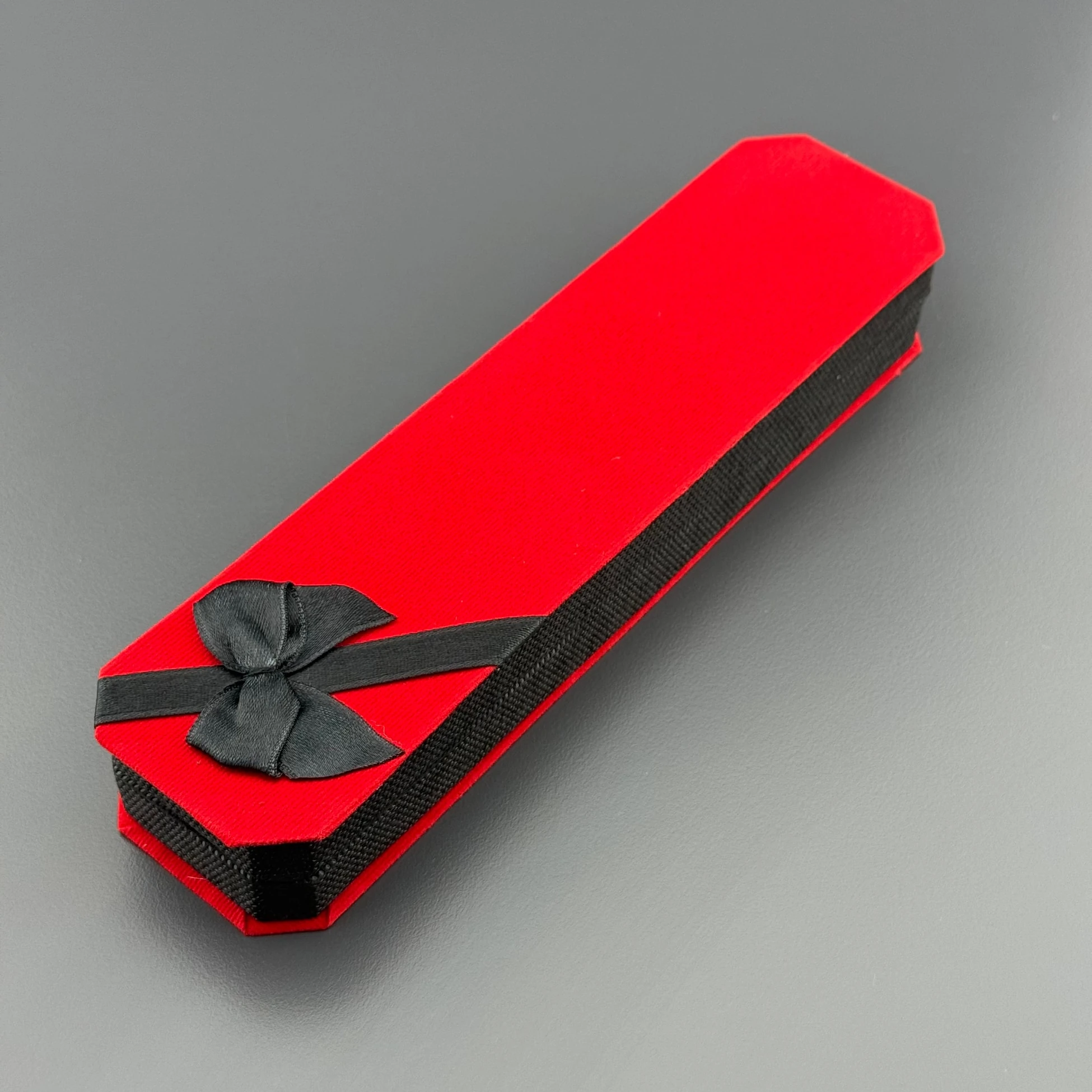 Kurdele Detaylı Kırmızı Kadife Tesbih Kutusu