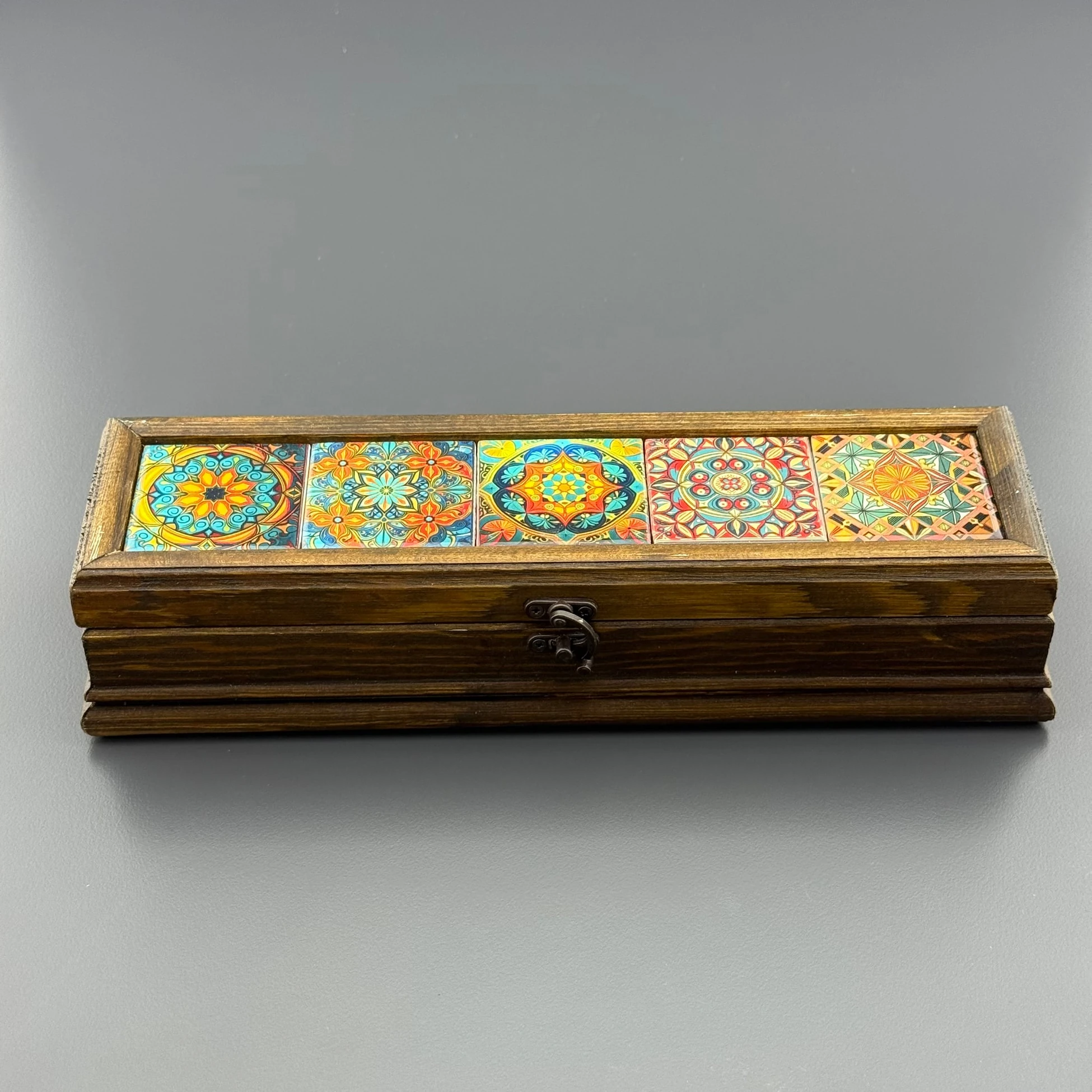 Üzeri Çini Motifli Ahşap Hediye Kutusu