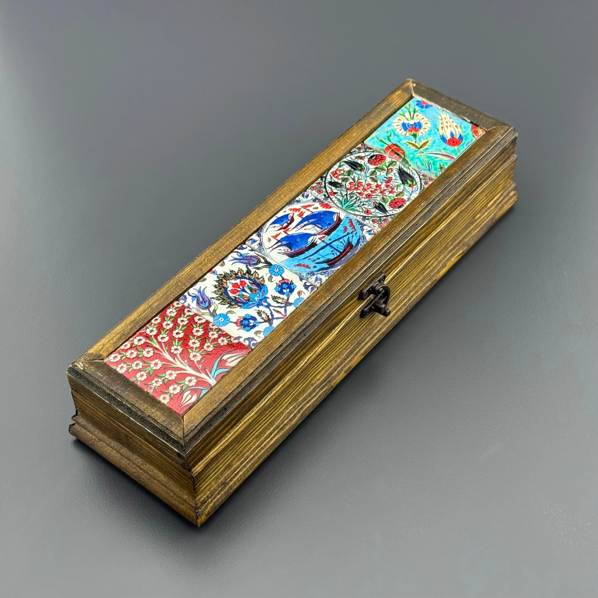 Üzeri Çini Motifli Ahşap Hediye Kutusu